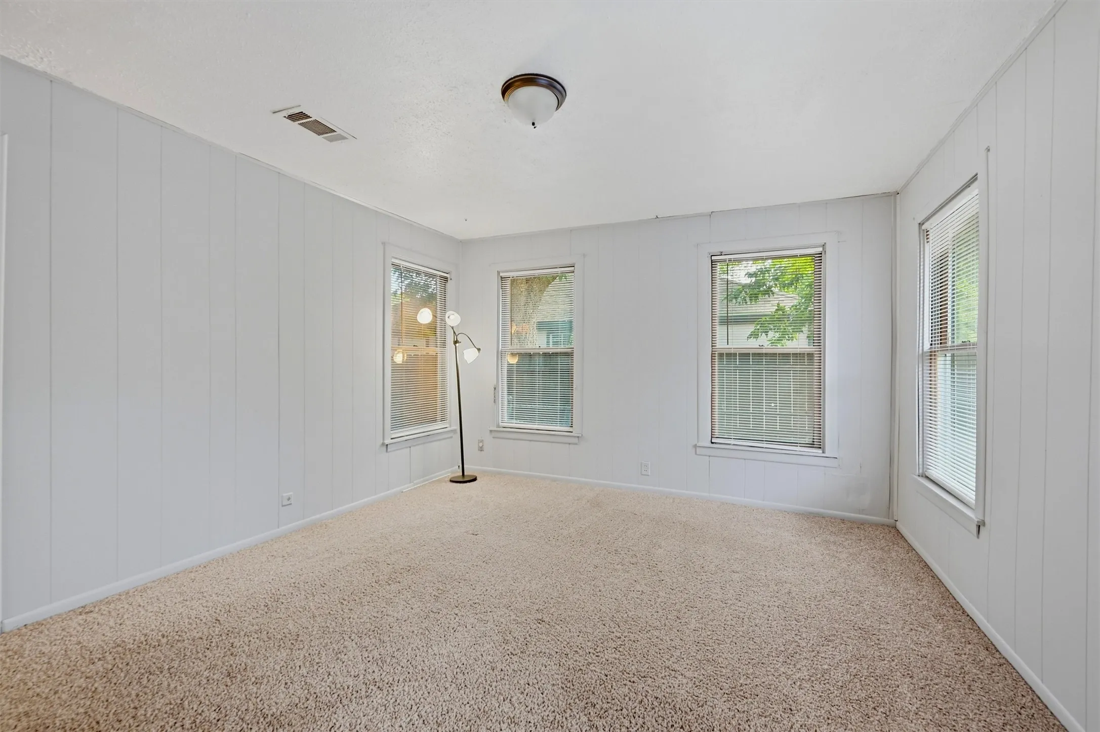 Single Family Residence For Sale in Grayson County , 408 E Park Avenue, Sherman, Texas 75090, 3 Bedroom, 2 Bathroom, 1 Garage spaces, 1,623 Sqft, built in 1946, mls#21369548, Real Estate Agent in Sherman, Homes For Sale in Grayson county, Homes For Sale in Sherman, Realtor in Sherman Texas, Real Estate Brokerage Independent Realty Texas, Luminita Cordes Realtor