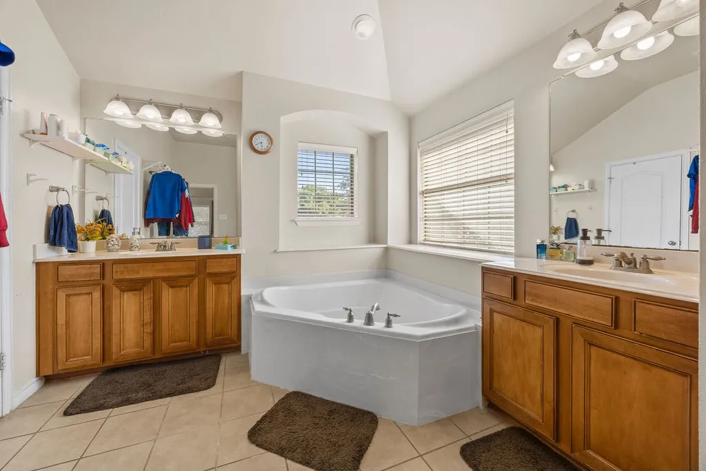 Single Family Residence For Sale in Collin County , 9300 Jerico Drive, Mc Kinney, Texas 75072, 4 Bedroom, 3 Bathroom, 2 Garage spaces, 2,604 Sqft, built in 2006, mls#21368553, Real Estate Agent in Mc Kinney, Homes For Sale in Collin county, Homes For Sale in Mc Kinney, Realtor in Mc Kinney Texas, Real Estate Brokerage Independent Realty Texas, Luminita Cordes Realtor