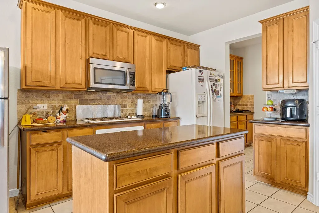 Single Family Residence For Sale in Collin County , 9300 Jerico Drive, Mc Kinney, Texas 75072, 4 Bedroom, 3 Bathroom, 2 Garage spaces, 2,604 Sqft, built in 2006, mls#21368553, Real Estate Agent in Mc Kinney, Homes For Sale in Collin county, Homes For Sale in Mc Kinney, Realtor in Mc Kinney Texas, Real Estate Brokerage Independent Realty Texas, Luminita Cordes Realtor
