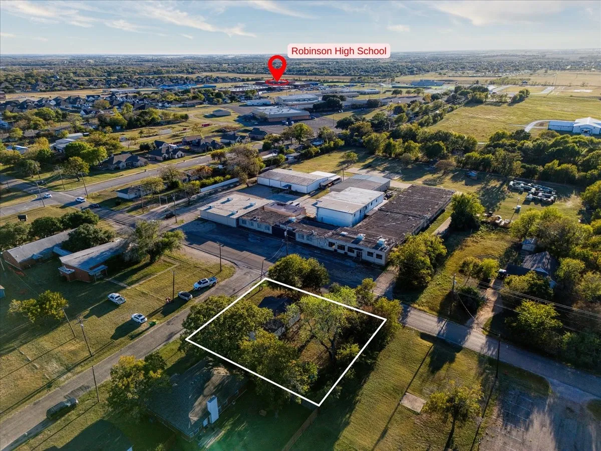 Single Family Residence For Sale in Mc Lennan County , 211 W Stegall Drive, Robinson, Texas 76706, 3 Bedroom, 1 Bathroom, Garage spaces, 1,286 Sqft, built in 1960, mls#21367894, Real Estate Agent in Robinson, Homes For Sale in Mc Lennan county, Homes For Sale in Robinson, Realtor in Robinson Texas, Real Estate Brokerage Independent Realty Texas, Luminita Cordes Realtor