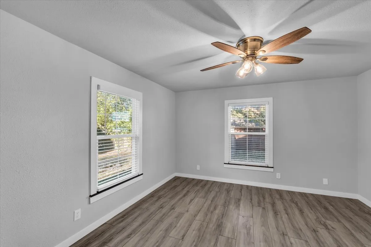 Single Family Residence For Sale in Mc Lennan County , 211 W Stegall Drive, Robinson, Texas 76706, 3 Bedroom, 1 Bathroom, Garage spaces, 1,286 Sqft, built in 1960, mls#21367894, Real Estate Agent in Robinson, Homes For Sale in Mc Lennan county, Homes For Sale in Robinson, Realtor in Robinson Texas, Real Estate Brokerage Independent Realty Texas, Luminita Cordes Realtor
