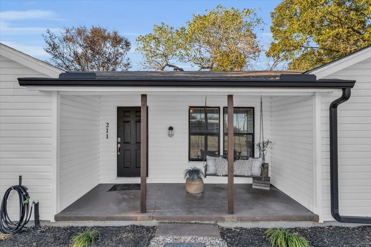 Single Family Residence For Sale in Mc Lennan County , 211 W Stegall Drive, Robinson, Texas 76706, 3 Bedroom, 1 Bathroom, Garage spaces, 1,286 Sqft, built in 1960, mls#21367894, Real Estate Agent in Robinson, Homes For Sale in Mc Lennan county, Homes For Sale in Robinson, Realtor in Robinson Texas, Real Estate Brokerage Independent Realty Texas, Luminita Cordes Realtor