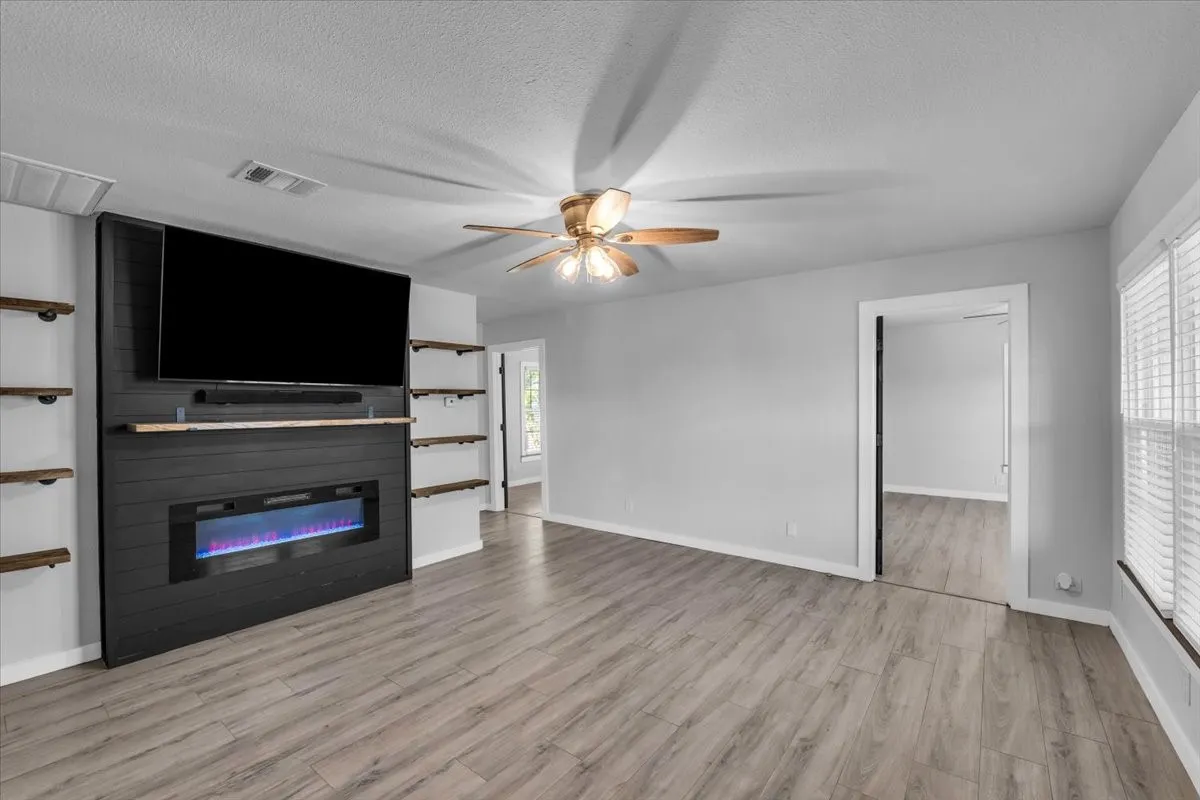 Single Family Residence For Sale in Mc Lennan County , 211 W Stegall Drive, Robinson, Texas 76706, 3 Bedroom, 1 Bathroom, Garage spaces, 1,286 Sqft, built in 1960, mls#21367894, Real Estate Agent in Robinson, Homes For Sale in Mc Lennan county, Homes For Sale in Robinson, Realtor in Robinson Texas, Real Estate Brokerage Independent Realty Texas, Luminita Cordes Realtor