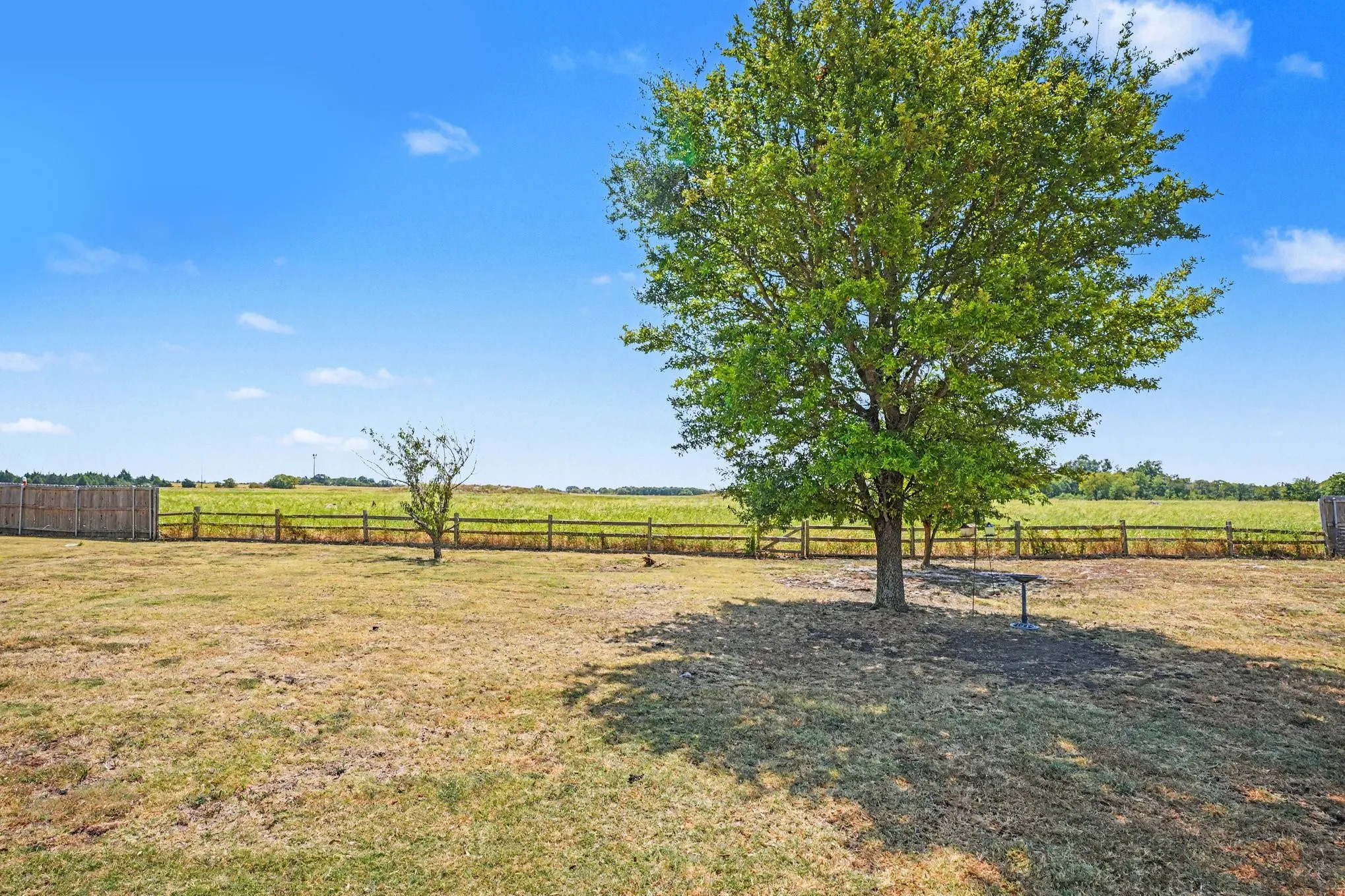 Single Family Residence For Sale in Ellis County , 106 Bent Creek Court, Waxahachie, Texas 75165, 4 Bedroom, 2 Bathroom, 3 Garage spaces, 2,060 Sqft, built in 2000, mls#21368942, Real Estate Agent in Waxahachie, Homes For Sale in Ellis county, Homes For Sale in Waxahachie, Realtor in Waxahachie Texas, Real Estate Brokerage Independent Realty Texas, Luminita Cordes Realtor
