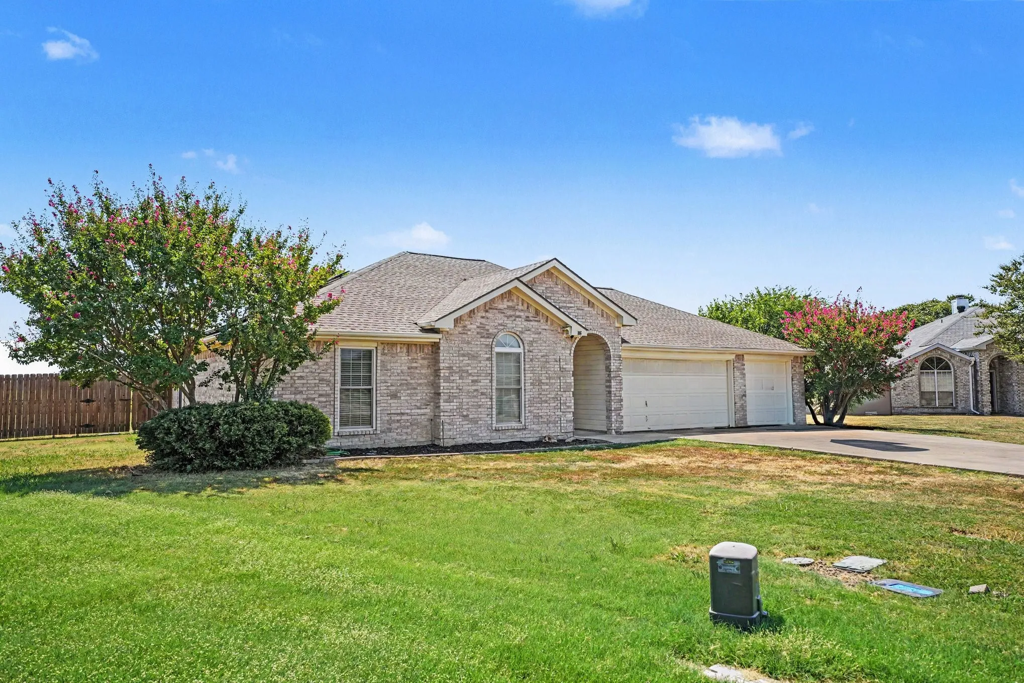 Single Family Residence For Sale in Ellis County , 106 Bent Creek Court, Waxahachie, Texas 75165, 4 Bedroom, 2 Bathroom, 3 Garage spaces, 2,060 Sqft, built in 2000, mls#21368942, Real Estate Agent in Waxahachie, Homes For Sale in Ellis county, Homes For Sale in Waxahachie, Realtor in Waxahachie Texas, Real Estate Brokerage Independent Realty Texas, Luminita Cordes Realtor