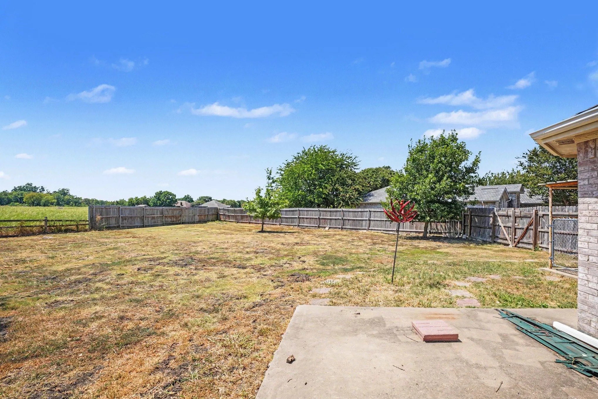 Single Family Residence For Sale in Ellis County , 106 Bent Creek Court, Waxahachie, Texas 75165, 4 Bedroom, 2 Bathroom, 3 Garage spaces, 2,060 Sqft, built in 2000, mls#21368942, Real Estate Agent in Waxahachie, Homes For Sale in Ellis county, Homes For Sale in Waxahachie, Realtor in Waxahachie Texas, Real Estate Brokerage Independent Realty Texas, Luminita Cordes Realtor