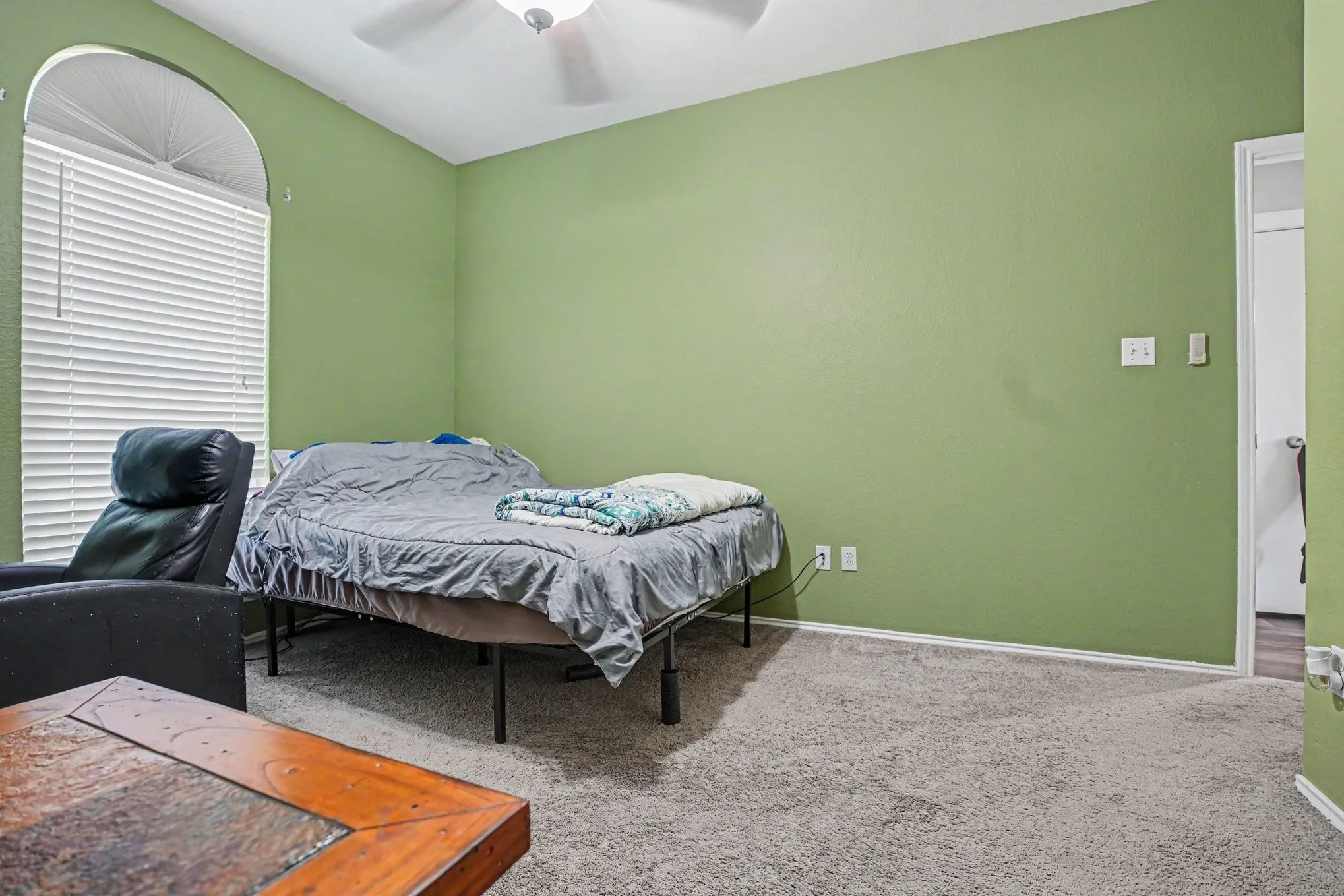 Single Family Residence For Sale in Ellis County , 106 Bent Creek Court, Waxahachie, Texas 75165, 4 Bedroom, 2 Bathroom, 3 Garage spaces, 2,060 Sqft, built in 2000, mls#21368942, Real Estate Agent in Waxahachie, Homes For Sale in Ellis county, Homes For Sale in Waxahachie, Realtor in Waxahachie Texas, Real Estate Brokerage Independent Realty Texas, Luminita Cordes Realtor