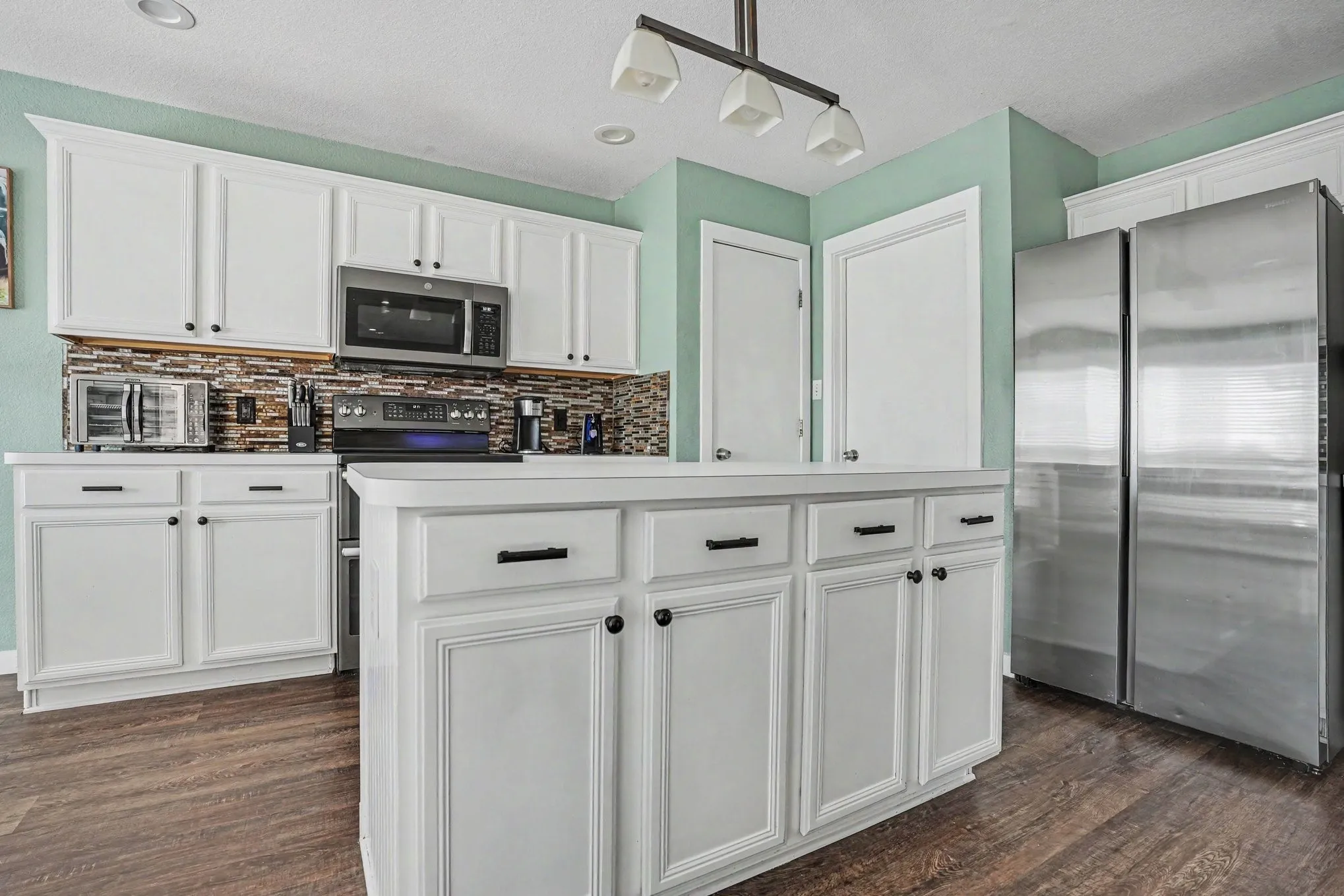 Single Family Residence For Sale in Ellis County , 106 Bent Creek Court, Waxahachie, Texas 75165, 4 Bedroom, 2 Bathroom, 3 Garage spaces, 2,060 Sqft, built in 2000, mls#21368942, Real Estate Agent in Waxahachie, Homes For Sale in Ellis county, Homes For Sale in Waxahachie, Realtor in Waxahachie Texas, Real Estate Brokerage Independent Realty Texas, Luminita Cordes Realtor