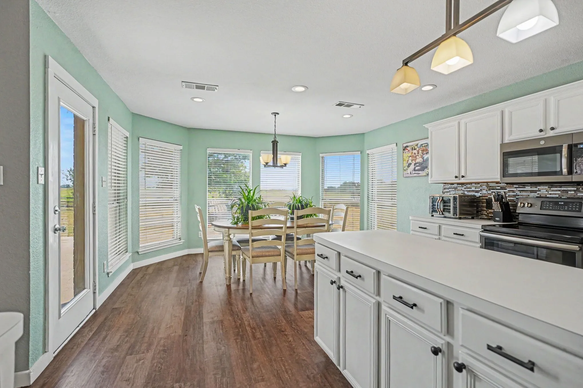 Single Family Residence For Sale in Ellis County , 106 Bent Creek Court, Waxahachie, Texas 75165, 4 Bedroom, 2 Bathroom, 3 Garage spaces, 2,060 Sqft, built in 2000, mls#21368942, Real Estate Agent in Waxahachie, Homes For Sale in Ellis county, Homes For Sale in Waxahachie, Realtor in Waxahachie Texas, Real Estate Brokerage Independent Realty Texas, Luminita Cordes Realtor