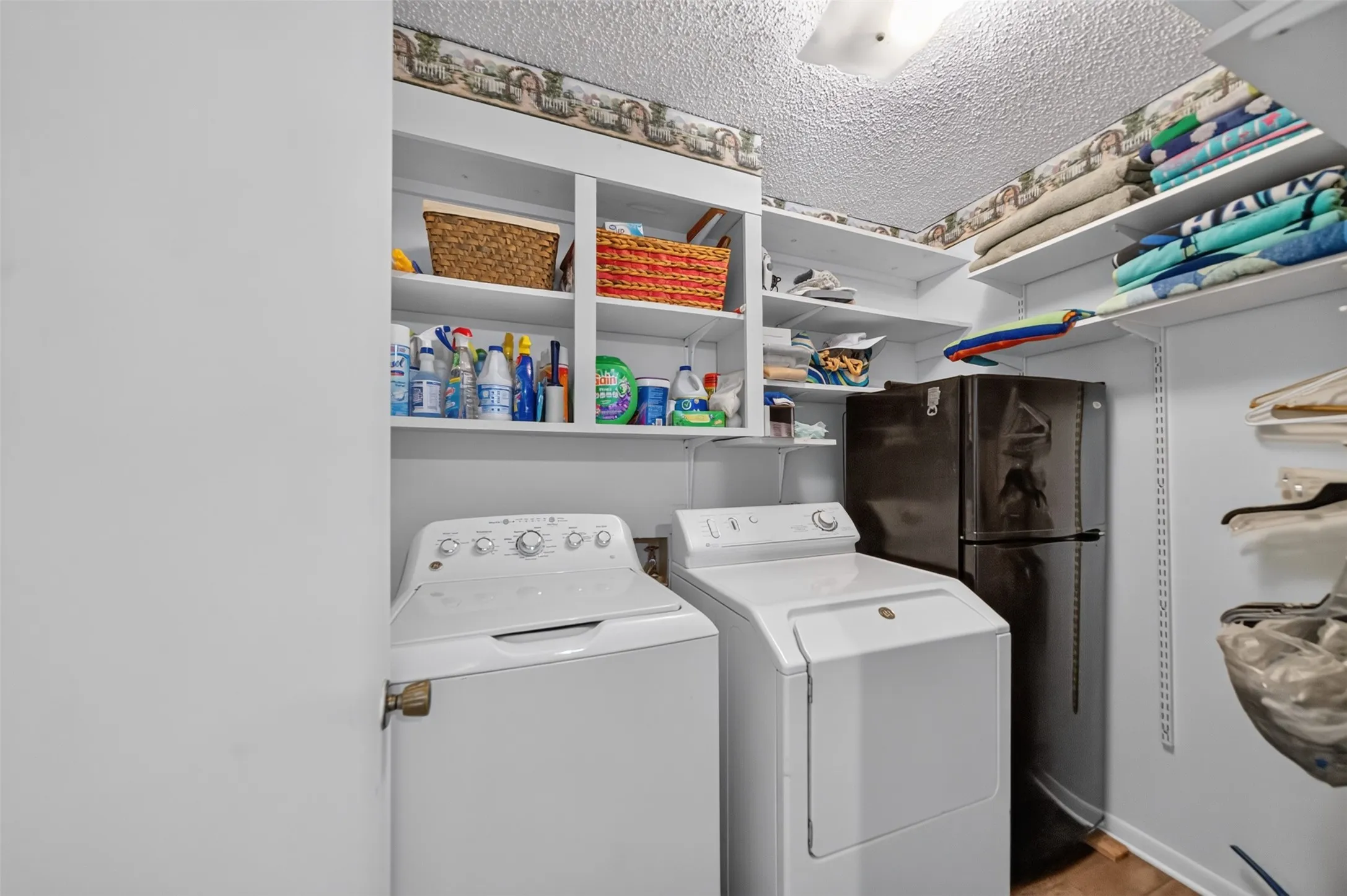 Single Family Residence For Sale in Cherokee County , 2401 Lake Park Ln, Jacksonville, Texas 75766, 3 Bedroom, 2 Bathroom, 1 Garage spaces, 2,584 Sqft, built in 1978, mls#21345649, Real Estate Agent in Jacksonville, Homes For Sale in Cherokee county, Homes For Sale in Jacksonville, Realtor in Jacksonville Texas, Real Estate Brokerage Independent Realty Texas, Luminita Cordes Realtor