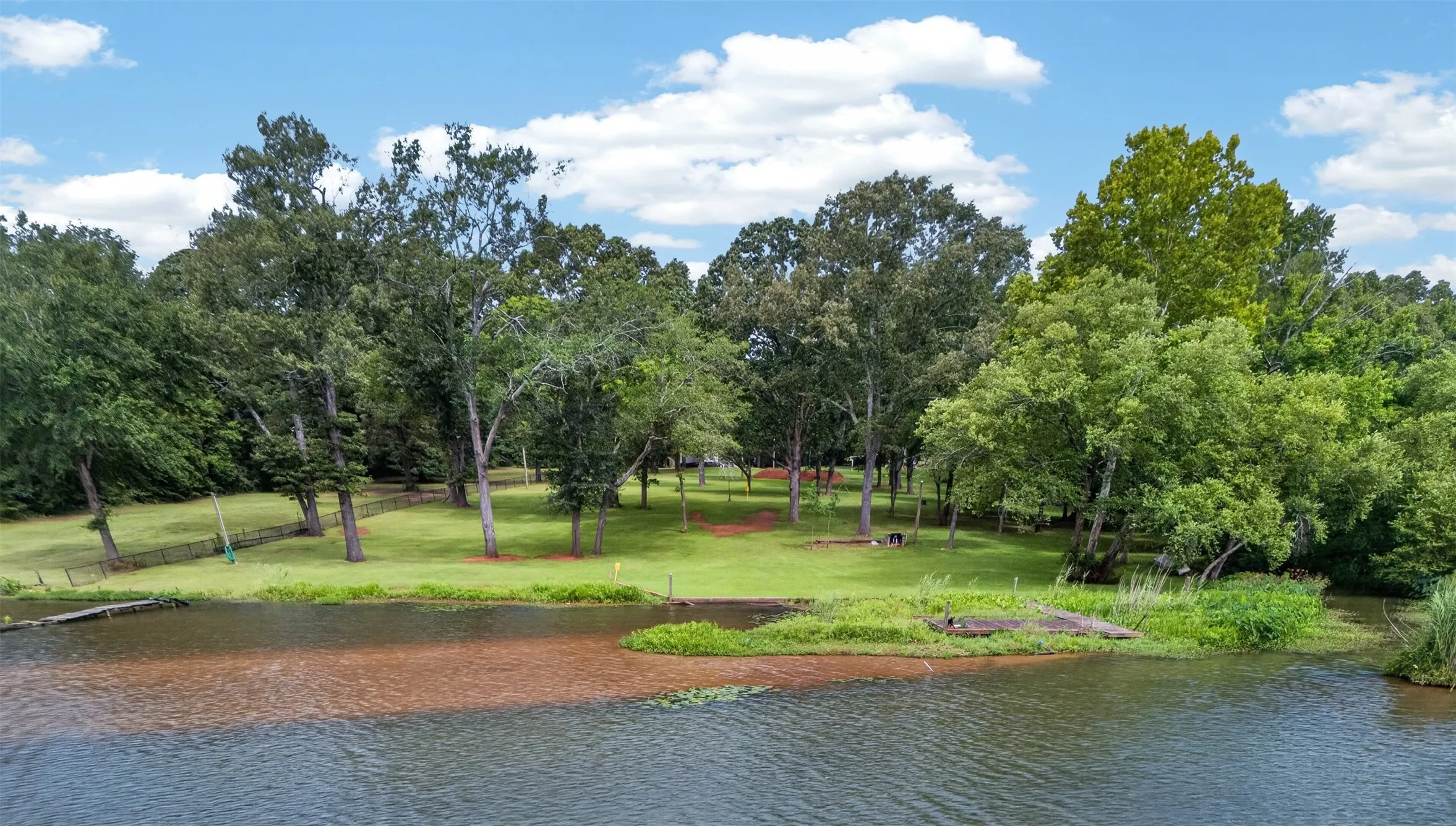 Single Family Residence For Sale in Cherokee County , 2401 Lake Park Ln, Jacksonville, Texas 75766, 3 Bedroom, 2 Bathroom, 1 Garage spaces, 2,584 Sqft, built in 1978, mls#21345649, Real Estate Agent in Jacksonville, Homes For Sale in Cherokee county, Homes For Sale in Jacksonville, Realtor in Jacksonville Texas, Real Estate Brokerage Independent Realty Texas, Luminita Cordes Realtor