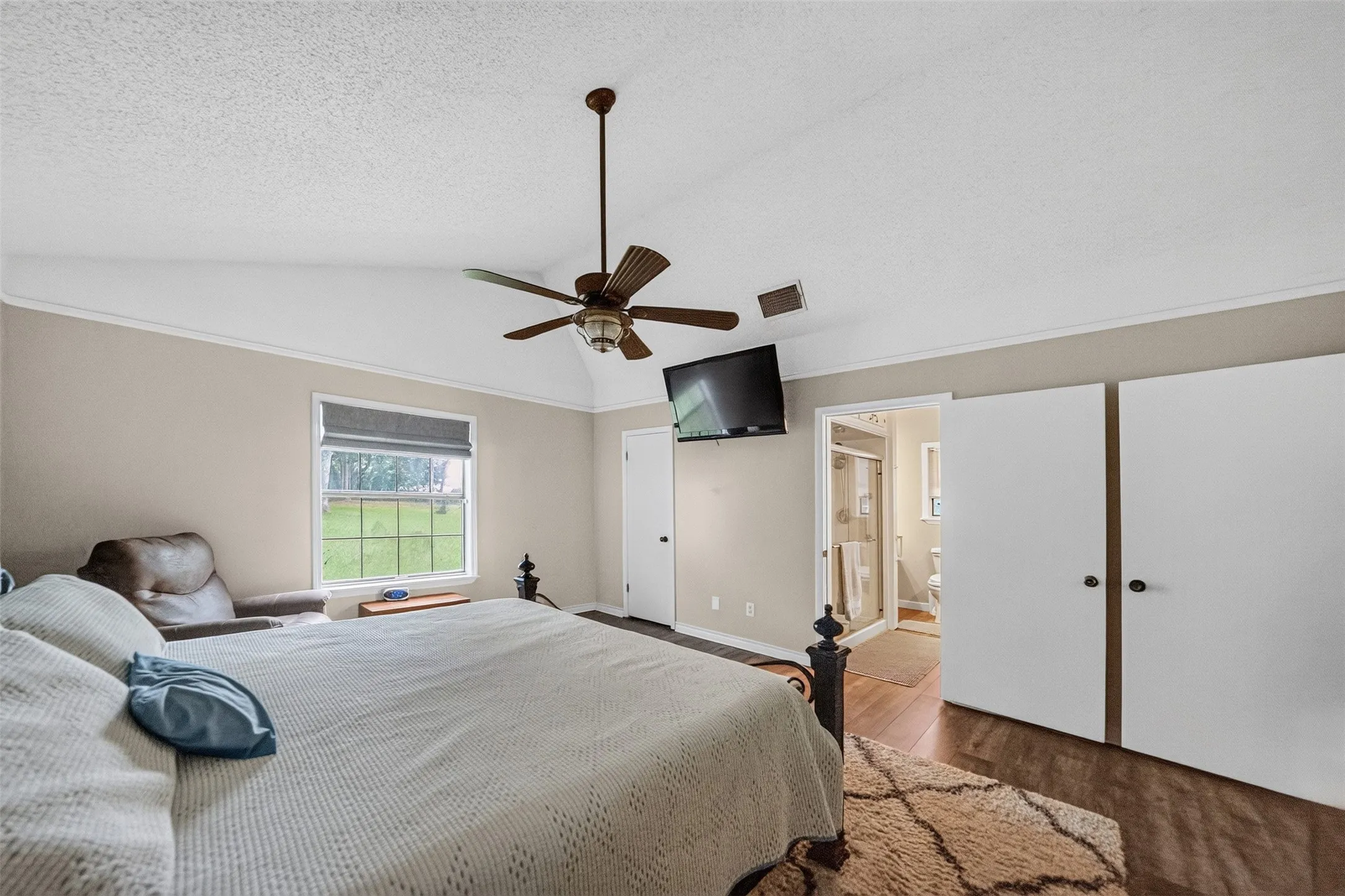Single Family Residence For Sale in Cherokee County , 2401 Lake Park Ln, Jacksonville, Texas 75766, 3 Bedroom, 2 Bathroom, 1 Garage spaces, 2,584 Sqft, built in 1978, mls#21345649, Real Estate Agent in Jacksonville, Homes For Sale in Cherokee county, Homes For Sale in Jacksonville, Realtor in Jacksonville Texas, Real Estate Brokerage Independent Realty Texas, Luminita Cordes Realtor