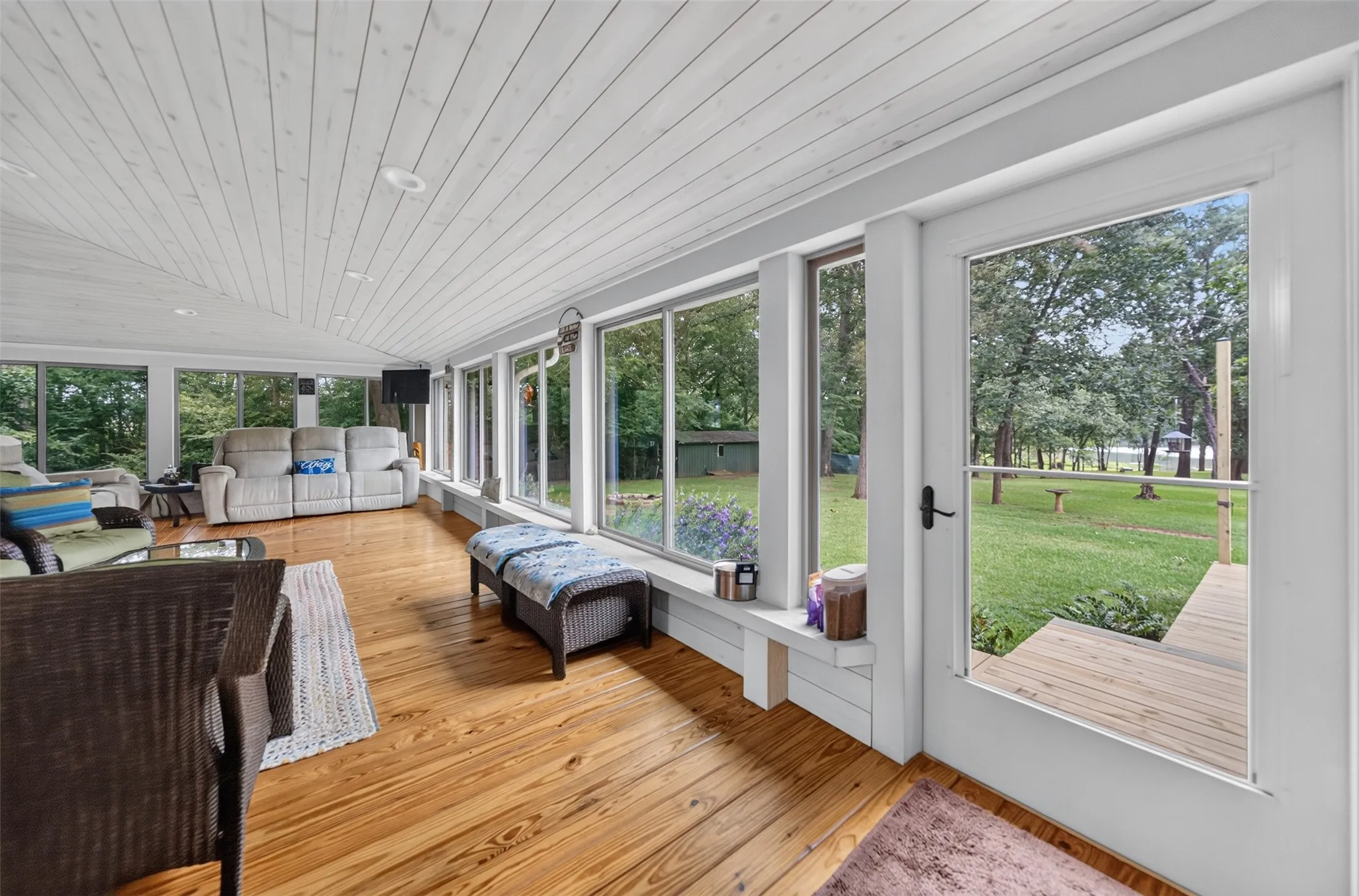 Single Family Residence For Sale in Cherokee County , 2401 Lake Park Ln, Jacksonville, Texas 75766, 3 Bedroom, 2 Bathroom, 1 Garage spaces, 2,584 Sqft, built in 1978, mls#21345649, Real Estate Agent in Jacksonville, Homes For Sale in Cherokee county, Homes For Sale in Jacksonville, Realtor in Jacksonville Texas, Real Estate Brokerage Independent Realty Texas, Luminita Cordes Realtor