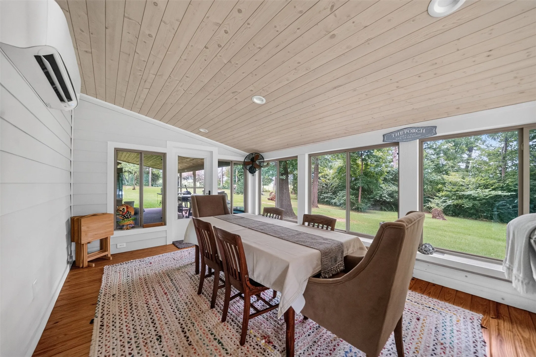 Single Family Residence For Sale in Cherokee County , 2401 Lake Park Ln, Jacksonville, Texas 75766, 3 Bedroom, 2 Bathroom, 1 Garage spaces, 2,584 Sqft, built in 1978, mls#21345649, Real Estate Agent in Jacksonville, Homes For Sale in Cherokee county, Homes For Sale in Jacksonville, Realtor in Jacksonville Texas, Real Estate Brokerage Independent Realty Texas, Luminita Cordes Realtor