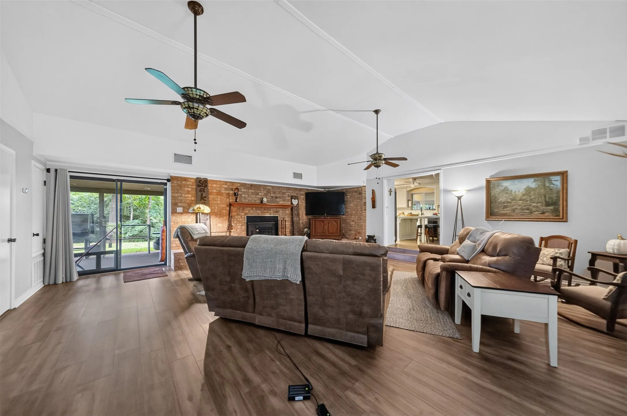 Single Family Residence For Sale in Cherokee County , 2401 Lake Park Ln, Jacksonville, Texas 75766, 3 Bedroom, 2 Bathroom, 1 Garage spaces, 2,584 Sqft, built in 1978, mls#21345649, Real Estate Agent in Jacksonville, Homes For Sale in Cherokee county, Homes For Sale in Jacksonville, Realtor in Jacksonville Texas, Real Estate Brokerage Independent Realty Texas, Luminita Cordes Realtor