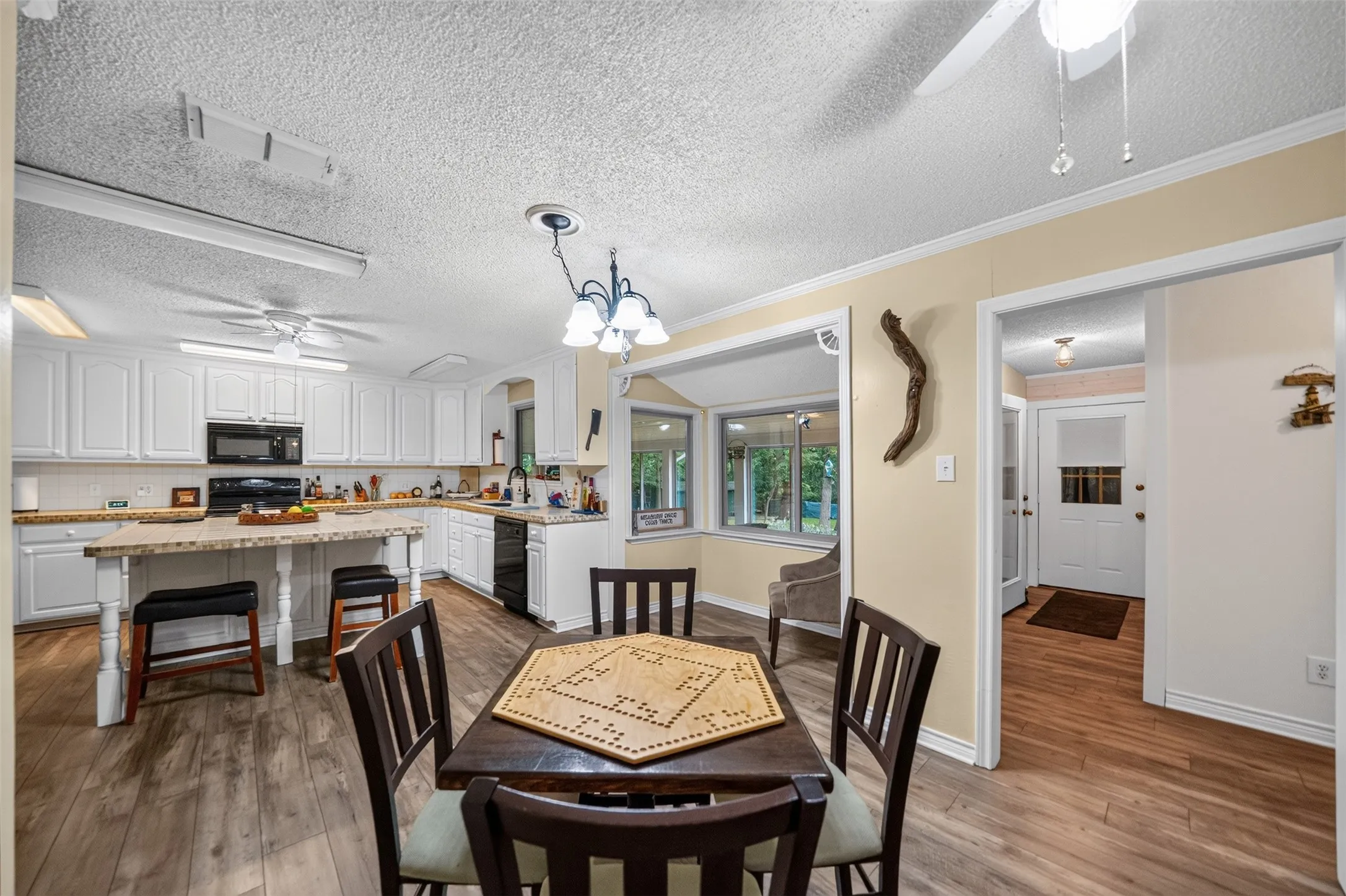Single Family Residence For Sale in Cherokee County , 2401 Lake Park Ln, Jacksonville, Texas 75766, 3 Bedroom, 2 Bathroom, 1 Garage spaces, 2,584 Sqft, built in 1978, mls#21345649, Real Estate Agent in Jacksonville, Homes For Sale in Cherokee county, Homes For Sale in Jacksonville, Realtor in Jacksonville Texas, Real Estate Brokerage Independent Realty Texas, Luminita Cordes Realtor
