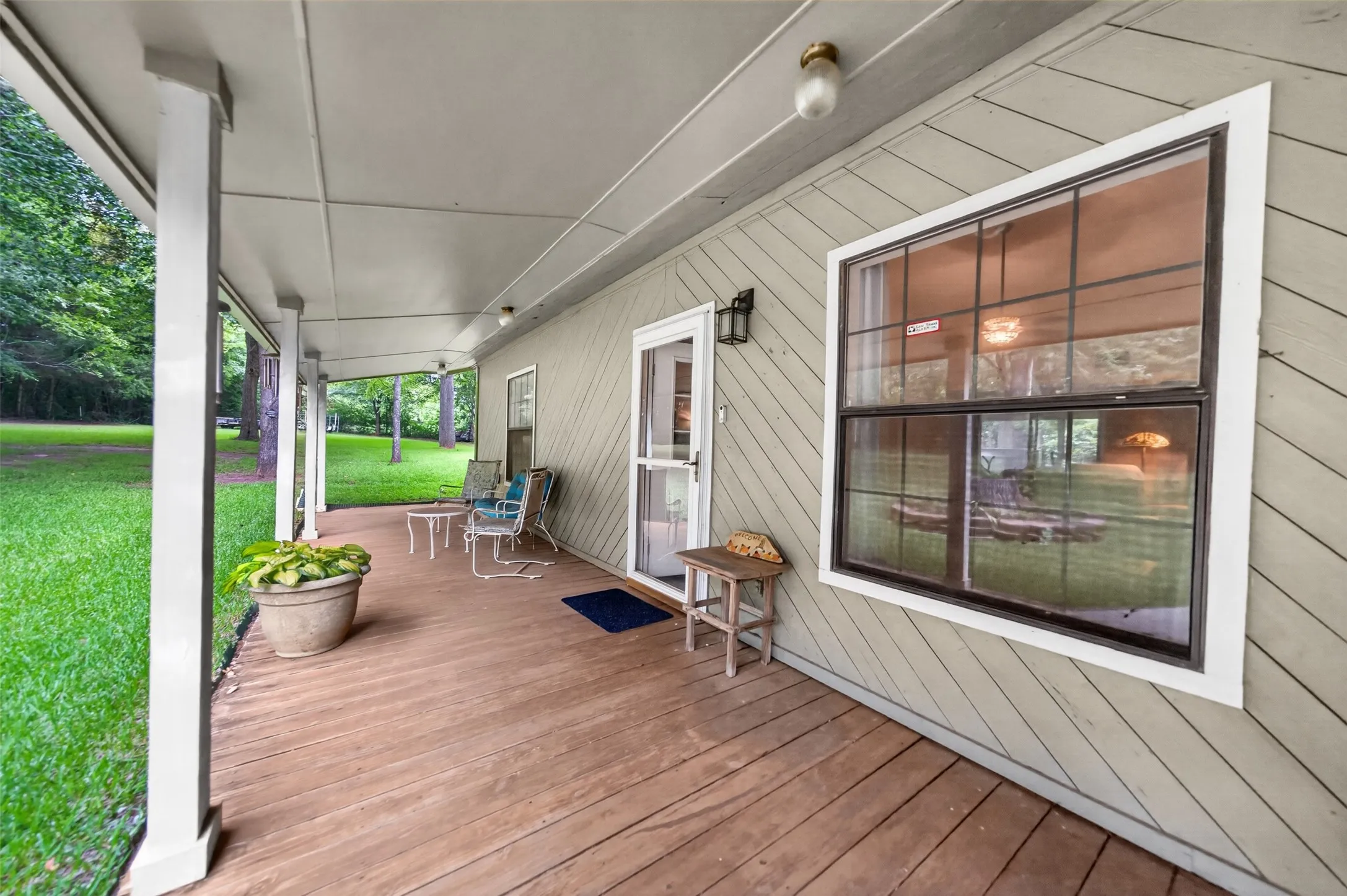 Single Family Residence For Sale in Cherokee County , 2401 Lake Park Ln, Jacksonville, Texas 75766, 3 Bedroom, 2 Bathroom, 1 Garage spaces, 2,584 Sqft, built in 1978, mls#21345649, Real Estate Agent in Jacksonville, Homes For Sale in Cherokee county, Homes For Sale in Jacksonville, Realtor in Jacksonville Texas, Real Estate Brokerage Independent Realty Texas, Luminita Cordes Realtor