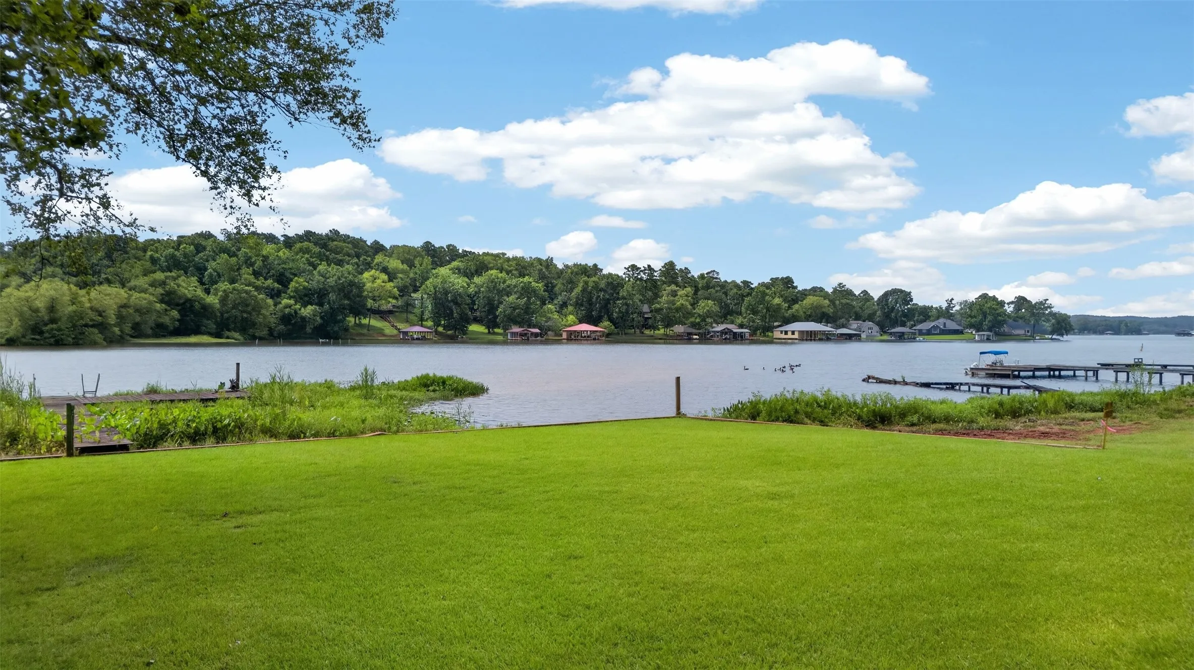 Single Family Residence For Sale in Cherokee County , 2401 Lake Park Ln, Jacksonville, Texas 75766, 3 Bedroom, 2 Bathroom, 1 Garage spaces, 2,584 Sqft, built in 1978, mls#21345649, Real Estate Agent in Jacksonville, Homes For Sale in Cherokee county, Homes For Sale in Jacksonville, Realtor in Jacksonville Texas, Real Estate Brokerage Independent Realty Texas, Luminita Cordes Realtor