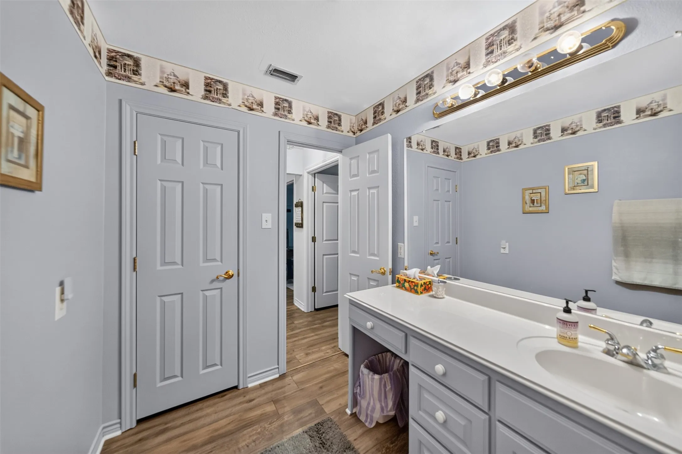 Single Family Residence For Sale in Cherokee County , 2401 Lake Park Ln, Jacksonville, Texas 75766, 3 Bedroom, 2 Bathroom, 1 Garage spaces, 2,584 Sqft, built in 1978, mls#21345649, Real Estate Agent in Jacksonville, Homes For Sale in Cherokee county, Homes For Sale in Jacksonville, Realtor in Jacksonville Texas, Real Estate Brokerage Independent Realty Texas, Luminita Cordes Realtor
