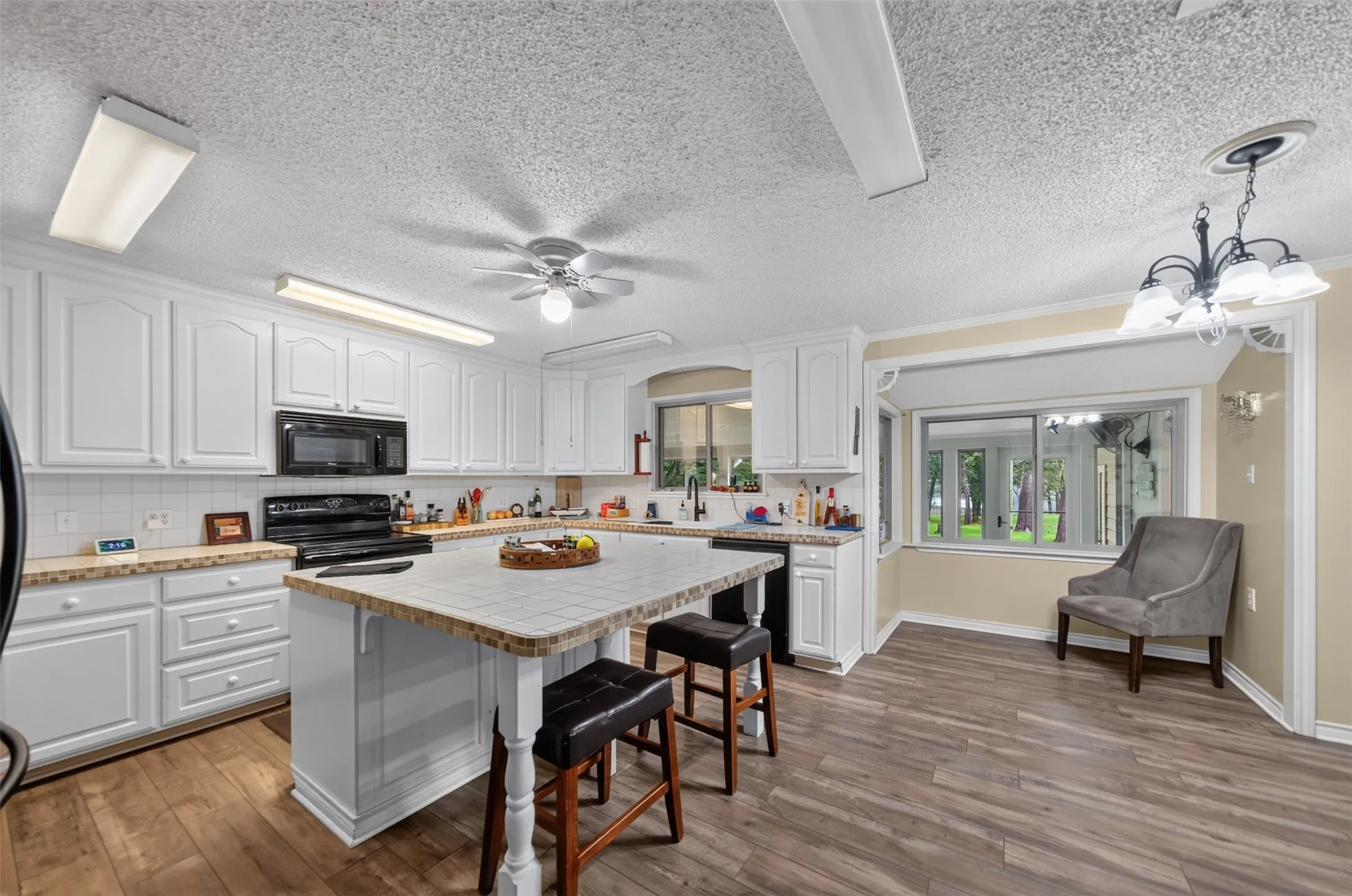 Single Family Residence For Sale in Cherokee County , 2401 Lake Park Ln, Jacksonville, Texas 75766, 3 Bedroom, 2 Bathroom, 1 Garage spaces, 2,584 Sqft, built in 1978, mls#21345649, Real Estate Agent in Jacksonville, Homes For Sale in Cherokee county, Homes For Sale in Jacksonville, Realtor in Jacksonville Texas, Real Estate Brokerage Independent Realty Texas, Luminita Cordes Realtor