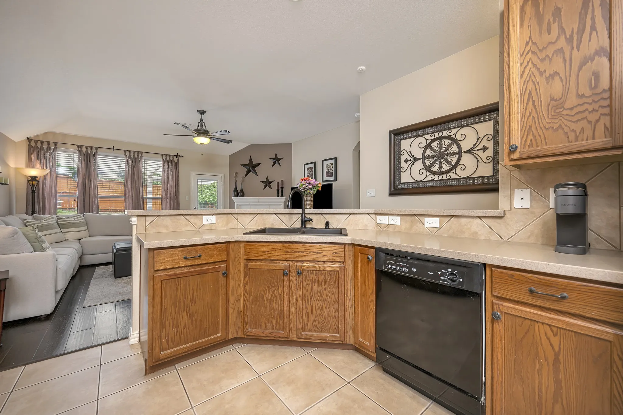 Single Family Residence For Sale in Tarrant County , 4985 Obrien Way, Fort Worth, Texas 76244, 3 Bedroom, 2 Bathroom, 2 Garage spaces, 2,139 Sqft, built in 2004, mls#21359713, Real Estate Agent in Fort Worth, Homes For Sale in Tarrant county, Homes For Sale in Fort Worth, Realtor in Fort Worth Texas, Real Estate Brokerage Independent Realty Texas, Luminita Cordes Realtor