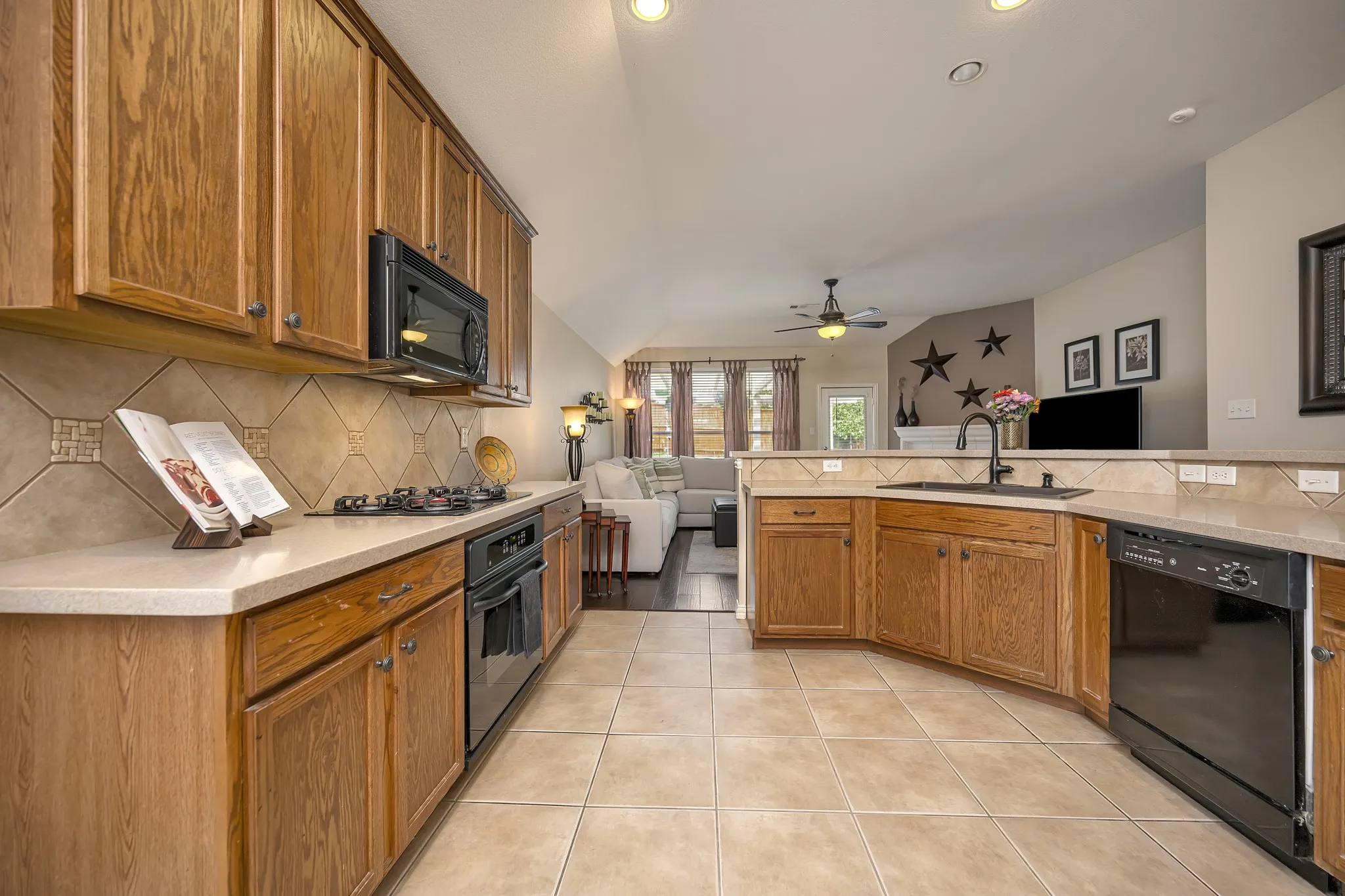Single Family Residence For Sale in Tarrant County , 4985 Obrien Way, Fort Worth, Texas 76244, 3 Bedroom, 2 Bathroom, 2 Garage spaces, 2,139 Sqft, built in 2004, mls#21359713, Real Estate Agent in Fort Worth, Homes For Sale in Tarrant county, Homes For Sale in Fort Worth, Realtor in Fort Worth Texas, Real Estate Brokerage Independent Realty Texas, Luminita Cordes Realtor