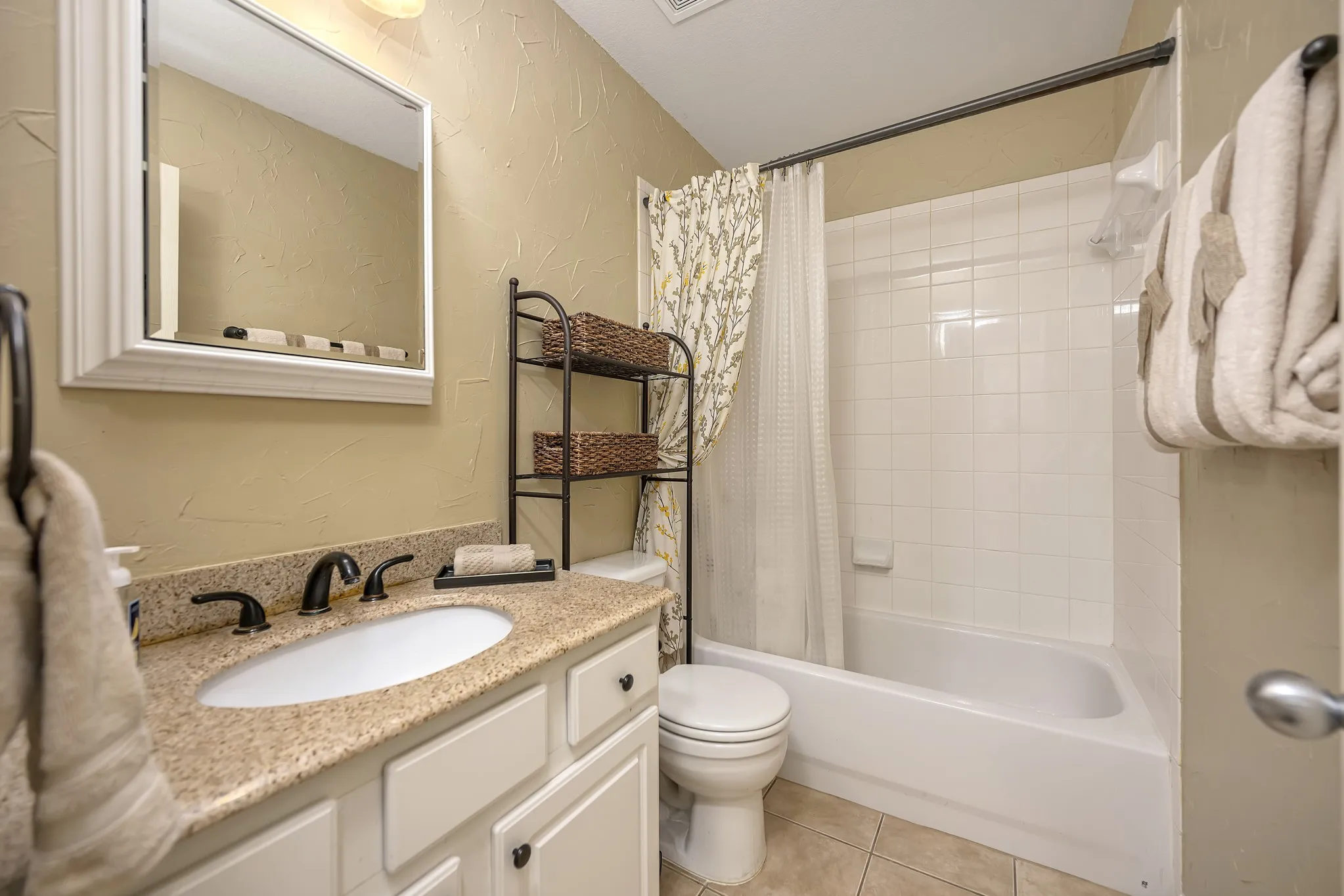 Single Family Residence For Sale in Tarrant County , 4985 Obrien Way, Fort Worth, Texas 76244, 3 Bedroom, 2 Bathroom, 2 Garage spaces, 2,139 Sqft, built in 2004, mls#21359713, Real Estate Agent in Fort Worth, Homes For Sale in Tarrant county, Homes For Sale in Fort Worth, Realtor in Fort Worth Texas, Real Estate Brokerage Independent Realty Texas, Luminita Cordes Realtor