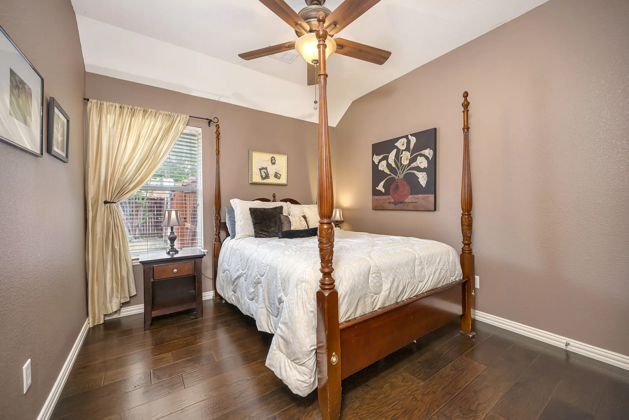 Single Family Residence For Sale in Tarrant County , 4985 Obrien Way, Fort Worth, Texas 76244, 3 Bedroom, 2 Bathroom, 2 Garage spaces, 2,139 Sqft, built in 2004, mls#21359713, Real Estate Agent in Fort Worth, Homes For Sale in Tarrant county, Homes For Sale in Fort Worth, Realtor in Fort Worth Texas, Real Estate Brokerage Independent Realty Texas, Luminita Cordes Realtor