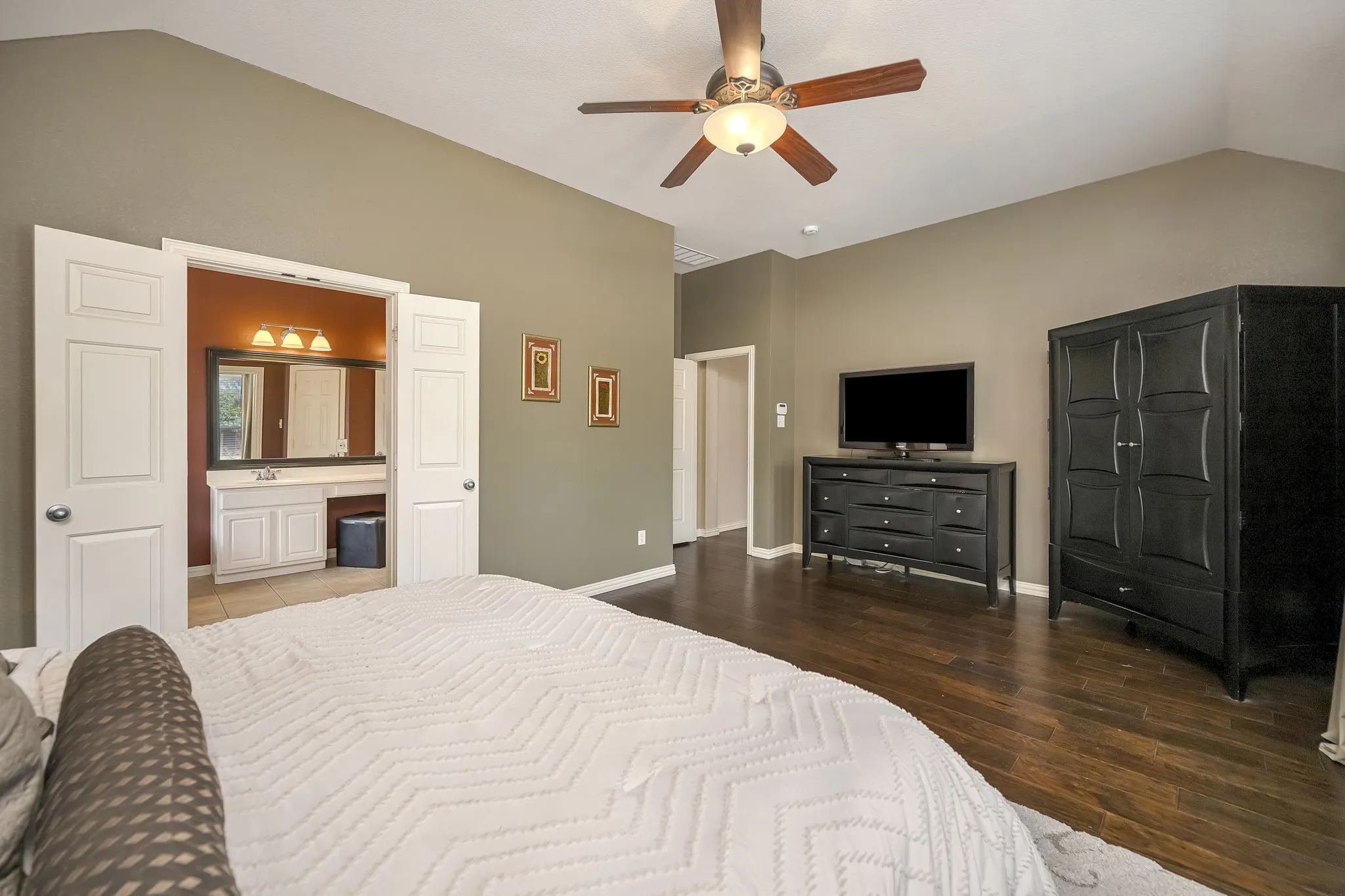 Single Family Residence For Sale in Tarrant County , 4985 Obrien Way, Fort Worth, Texas 76244, 3 Bedroom, 2 Bathroom, 2 Garage spaces, 2,139 Sqft, built in 2004, mls#21359713, Real Estate Agent in Fort Worth, Homes For Sale in Tarrant county, Homes For Sale in Fort Worth, Realtor in Fort Worth Texas, Real Estate Brokerage Independent Realty Texas, Luminita Cordes Realtor