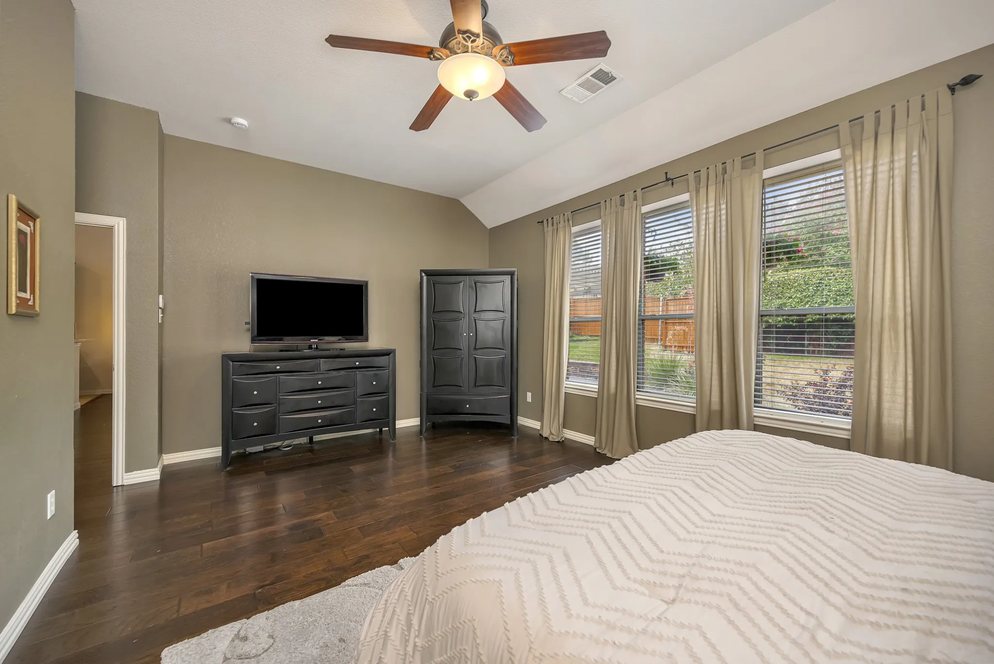Single Family Residence For Sale in Tarrant County , 4985 Obrien Way, Fort Worth, Texas 76244, 3 Bedroom, 2 Bathroom, 2 Garage spaces, 2,139 Sqft, built in 2004, mls#21359713, Real Estate Agent in Fort Worth, Homes For Sale in Tarrant county, Homes For Sale in Fort Worth, Realtor in Fort Worth Texas, Real Estate Brokerage Independent Realty Texas, Luminita Cordes Realtor