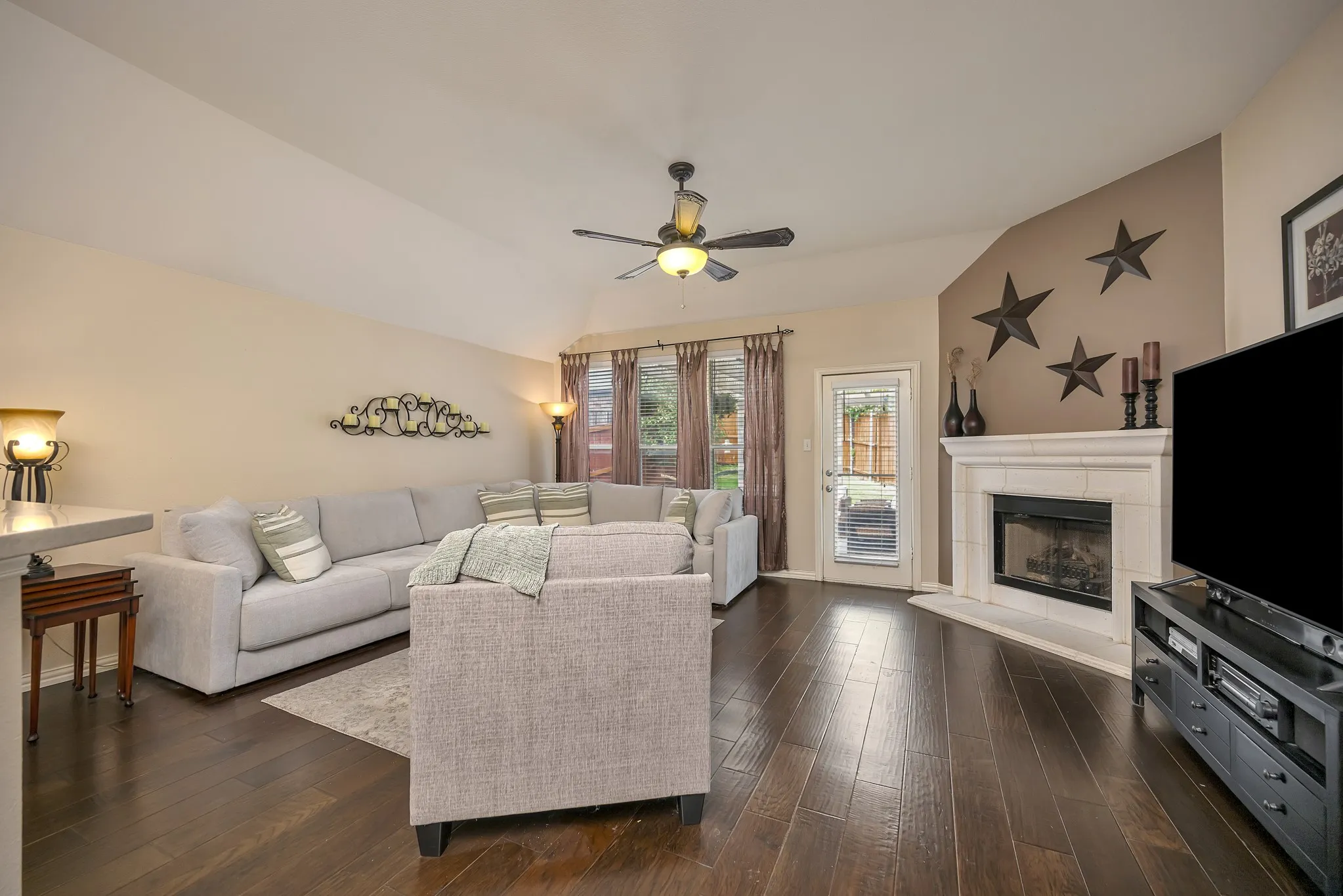 Single Family Residence For Sale in Tarrant County , 4985 Obrien Way, Fort Worth, Texas 76244, 3 Bedroom, 2 Bathroom, 2 Garage spaces, 2,139 Sqft, built in 2004, mls#21359713, Real Estate Agent in Fort Worth, Homes For Sale in Tarrant county, Homes For Sale in Fort Worth, Realtor in Fort Worth Texas, Real Estate Brokerage Independent Realty Texas, Luminita Cordes Realtor