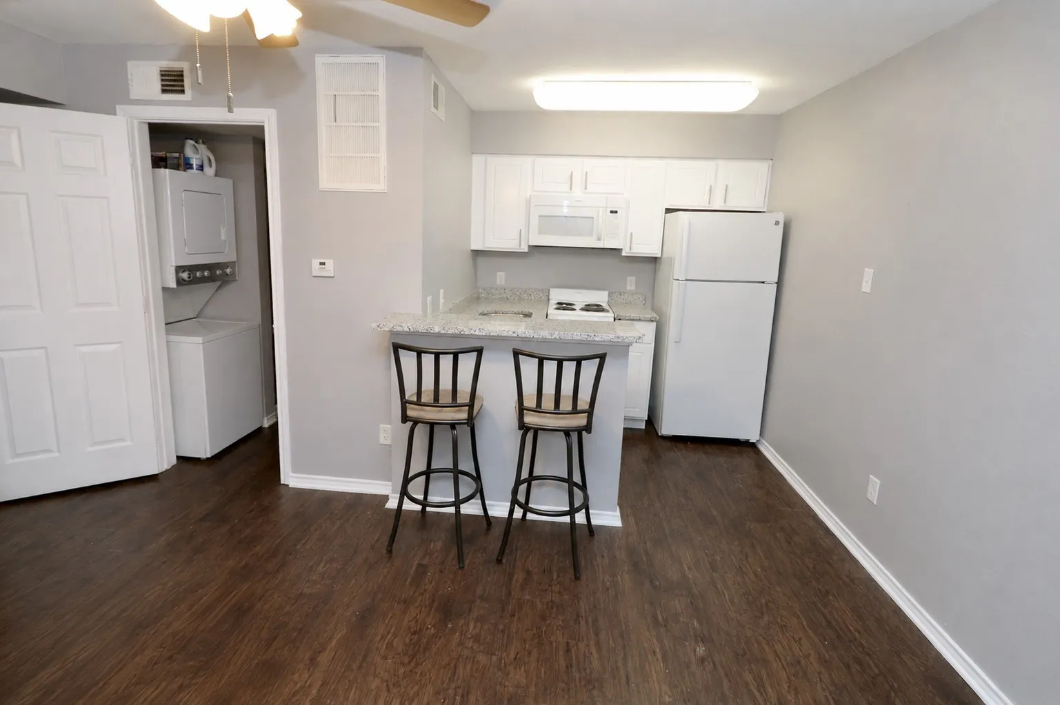 Condominium For Rent in Dallas County , 9831 Walnut Street P308, Dallas, Texas 75243, 1 Bedroom, 1 Bathroom, Garage spaces, 423 Sqft, built in 1983, mls#21369993, Real Estate Agent in Dallas, Homes For Rent in Dallas county, Homes For Rent in Dallas, Realtor in Dallas Texas, Real Estate Brokerage Independent Realty Texas, Luminita Cordes Realtor