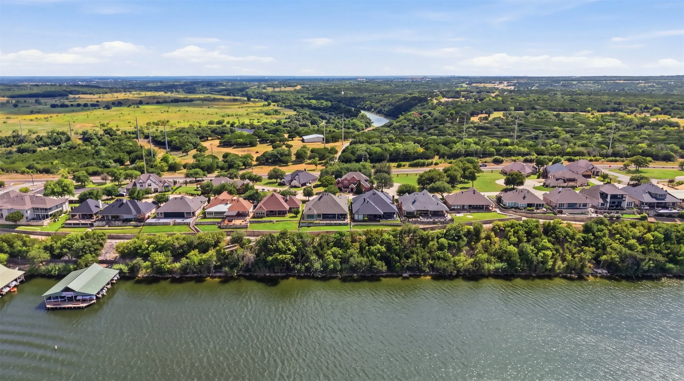 Single Family Residence For Sale in Hood County , 4201 Bluff View Drive, Granbury, Texas 76048, 3 Bedroom, 3 Bathroom, 2 Garage spaces, 2,800 Sqft, built in 2000, mls#21363723, Real Estate Agent in Granbury, Homes For Sale in Hood county, Homes For Sale in Granbury, Realtor in Granbury Texas, Real Estate Brokerage Independent Realty Texas, Luminita Cordes Realtor