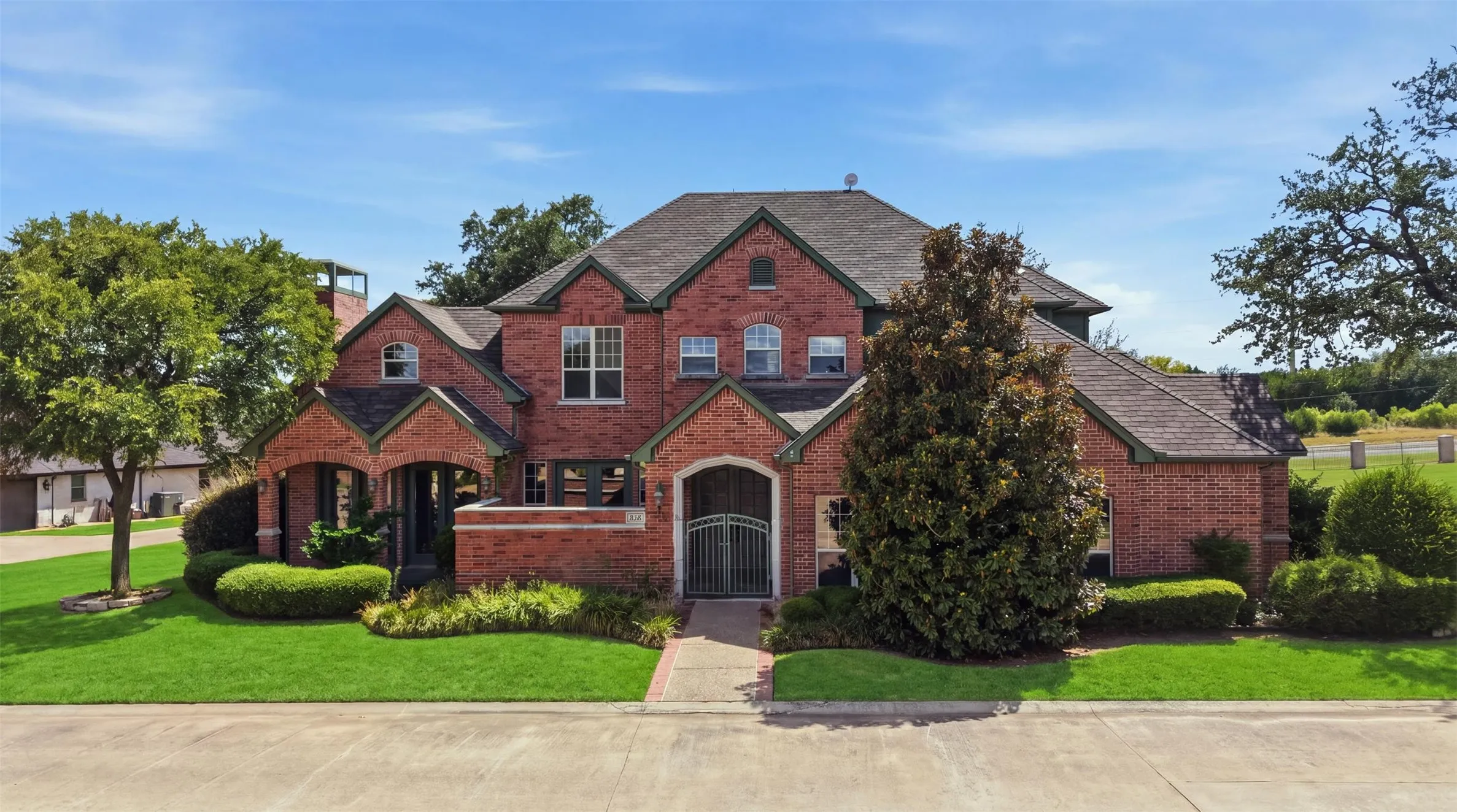 Stunning curb appeal