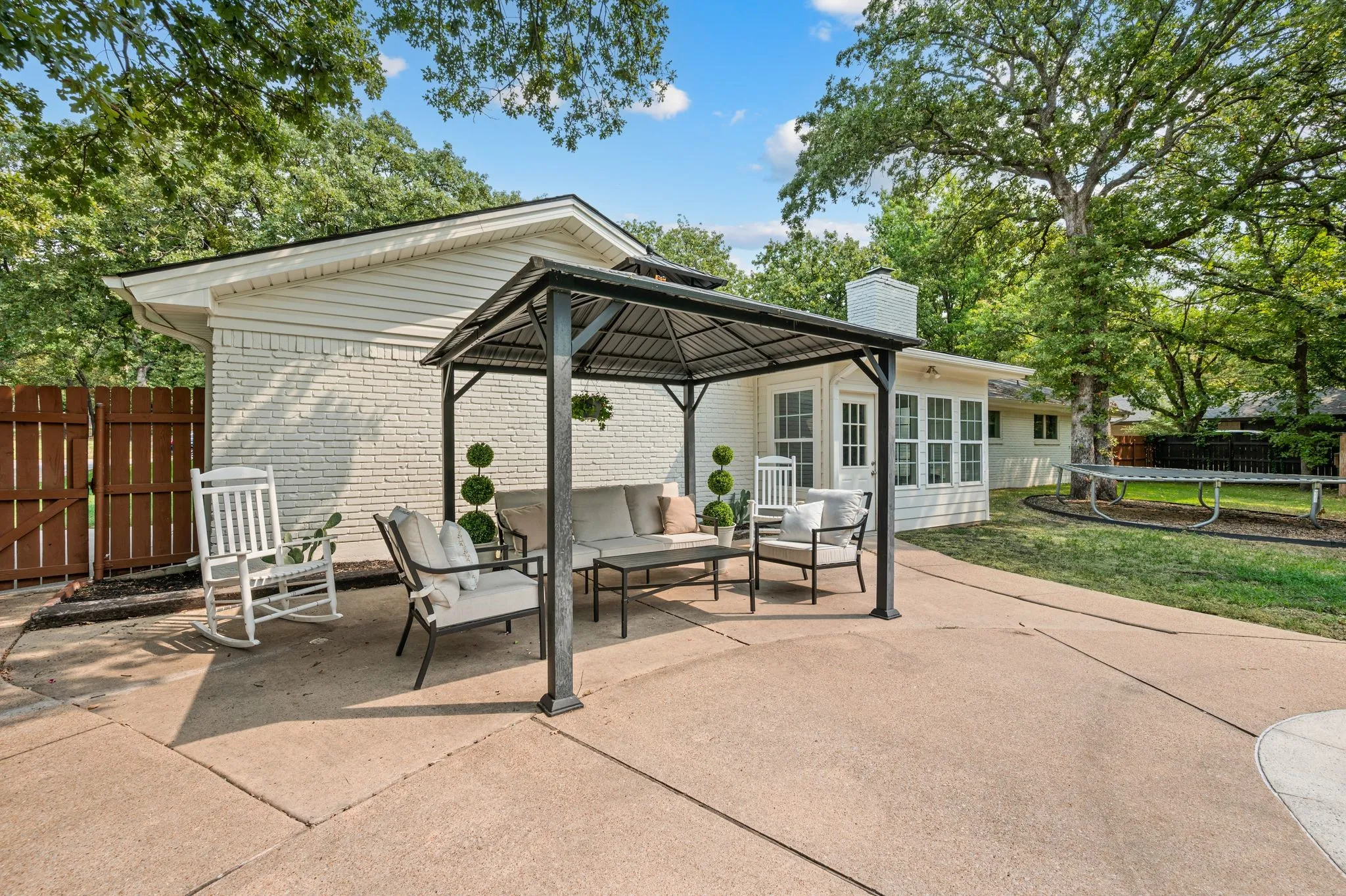 Single Family Residence For Sale in Tarrant County , 2008 Vista Lane, Keller, Texas 76262, 4 Bedroom, 3 Bathroom, 2 Garage spaces, 2,248 Sqft, built in 1976, mls#21369772, Real Estate Agent in Keller, Homes For Sale in Tarrant county, Homes For Sale in Keller, Realtor in Keller Texas, Real Estate Brokerage Independent Realty Texas, Luminita Cordes Realtor