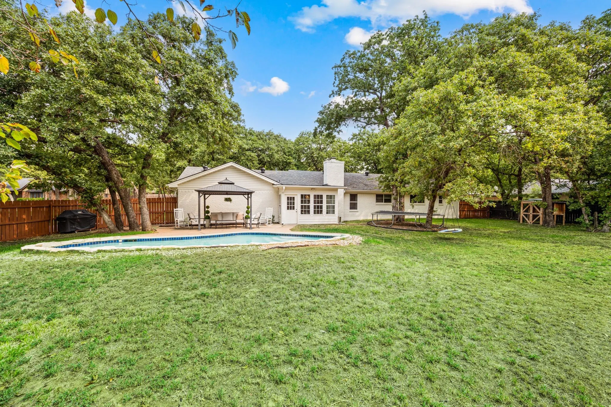 Single Family Residence For Sale in Tarrant County , 2008 Vista Lane, Keller, Texas 76262, 4 Bedroom, 3 Bathroom, 2 Garage spaces, 2,248 Sqft, built in 1976, mls#21369772, Real Estate Agent in Keller, Homes For Sale in Tarrant county, Homes For Sale in Keller, Realtor in Keller Texas, Real Estate Brokerage Independent Realty Texas, Luminita Cordes Realtor