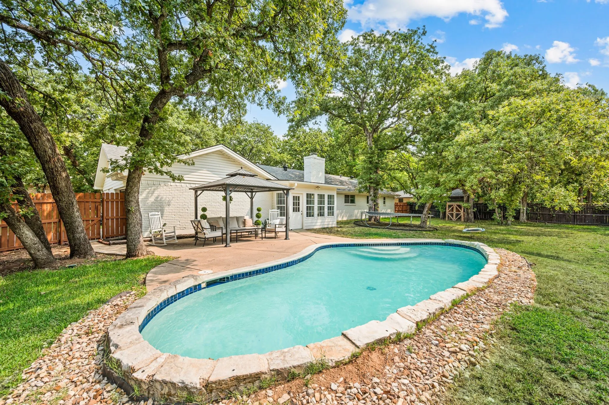 Single Family Residence For Sale in Tarrant County , 2008 Vista Lane, Keller, Texas 76262, 4 Bedroom, 3 Bathroom, 2 Garage spaces, 2,248 Sqft, built in 1976, mls#21369772, Real Estate Agent in Keller, Homes For Sale in Tarrant county, Homes For Sale in Keller, Realtor in Keller Texas, Real Estate Brokerage Independent Realty Texas, Luminita Cordes Realtor