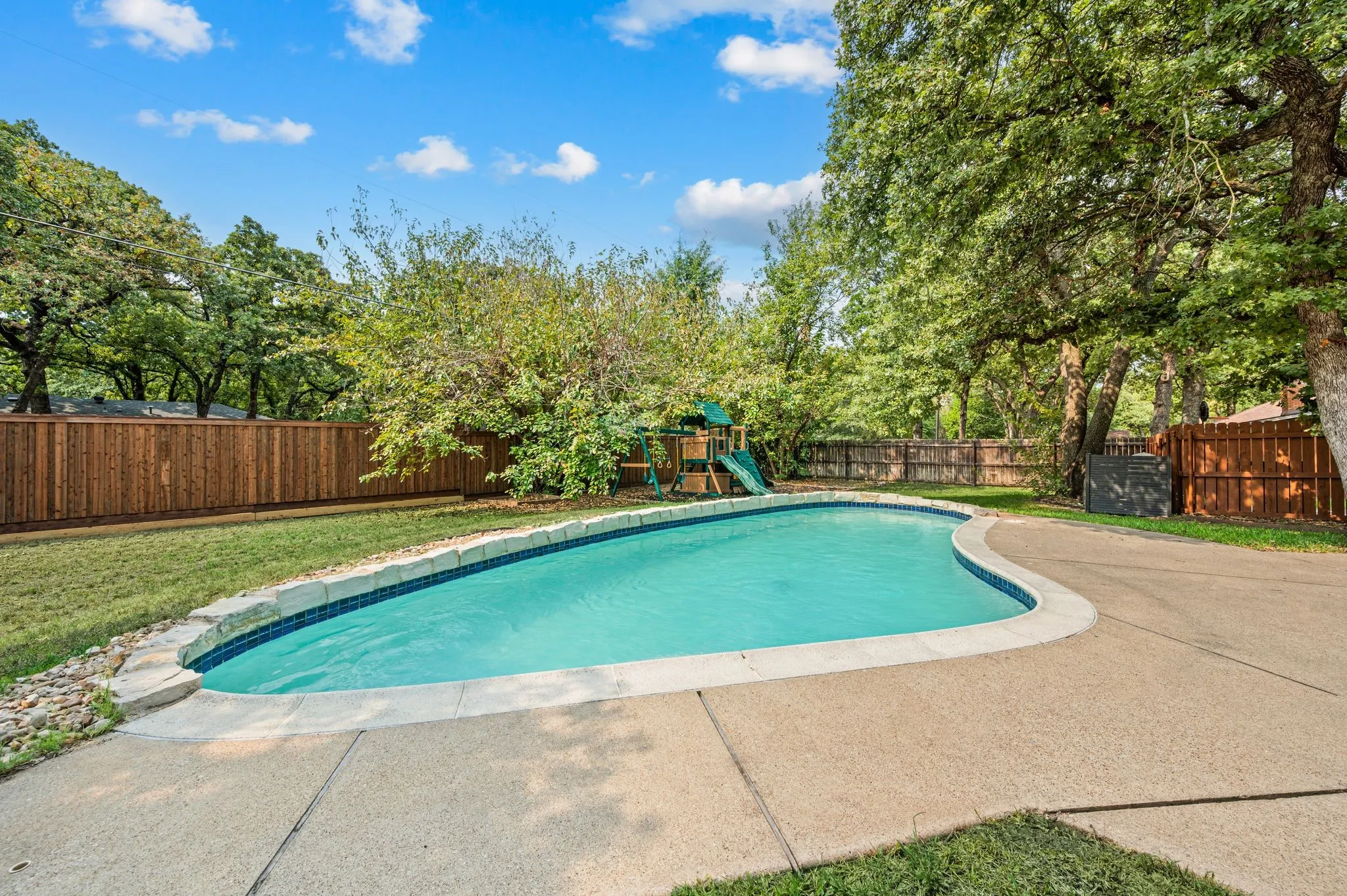 Single Family Residence For Sale in Tarrant County , 2008 Vista Lane, Keller, Texas 76262, 4 Bedroom, 3 Bathroom, 2 Garage spaces, 2,248 Sqft, built in 1976, mls#21369772, Real Estate Agent in Keller, Homes For Sale in Tarrant county, Homes For Sale in Keller, Realtor in Keller Texas, Real Estate Brokerage Independent Realty Texas, Luminita Cordes Realtor