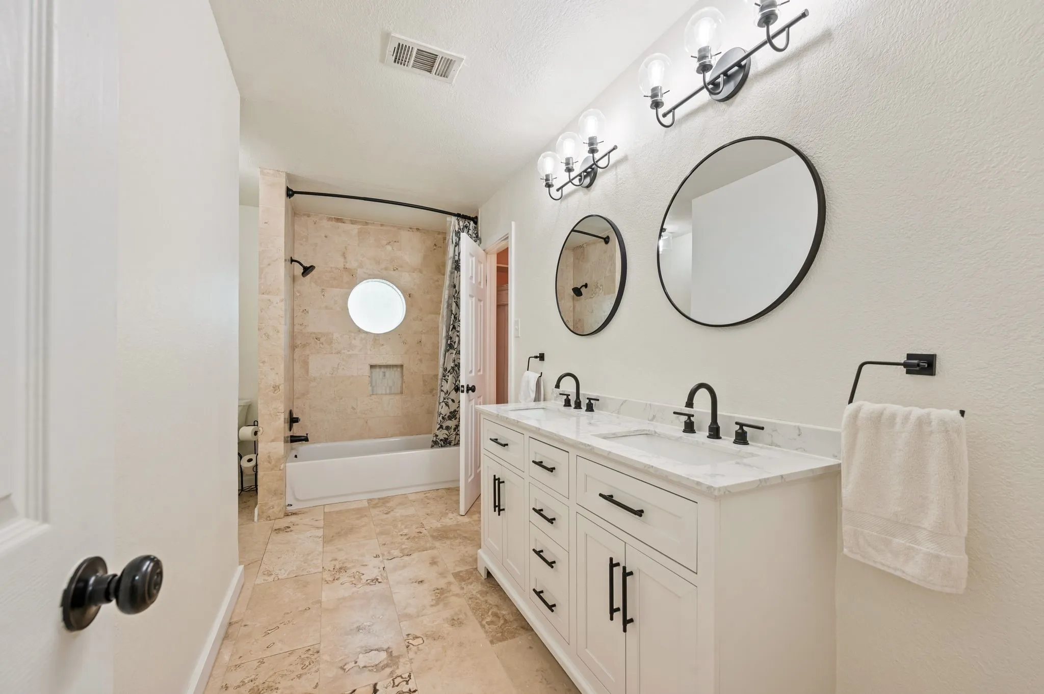 Single Family Residence For Sale in Tarrant County , 2008 Vista Lane, Keller, Texas 76262, 4 Bedroom, 3 Bathroom, 2 Garage spaces, 2,248 Sqft, built in 1976, mls#21369772, Real Estate Agent in Keller, Homes For Sale in Tarrant county, Homes For Sale in Keller, Realtor in Keller Texas, Real Estate Brokerage Independent Realty Texas, Luminita Cordes Realtor
