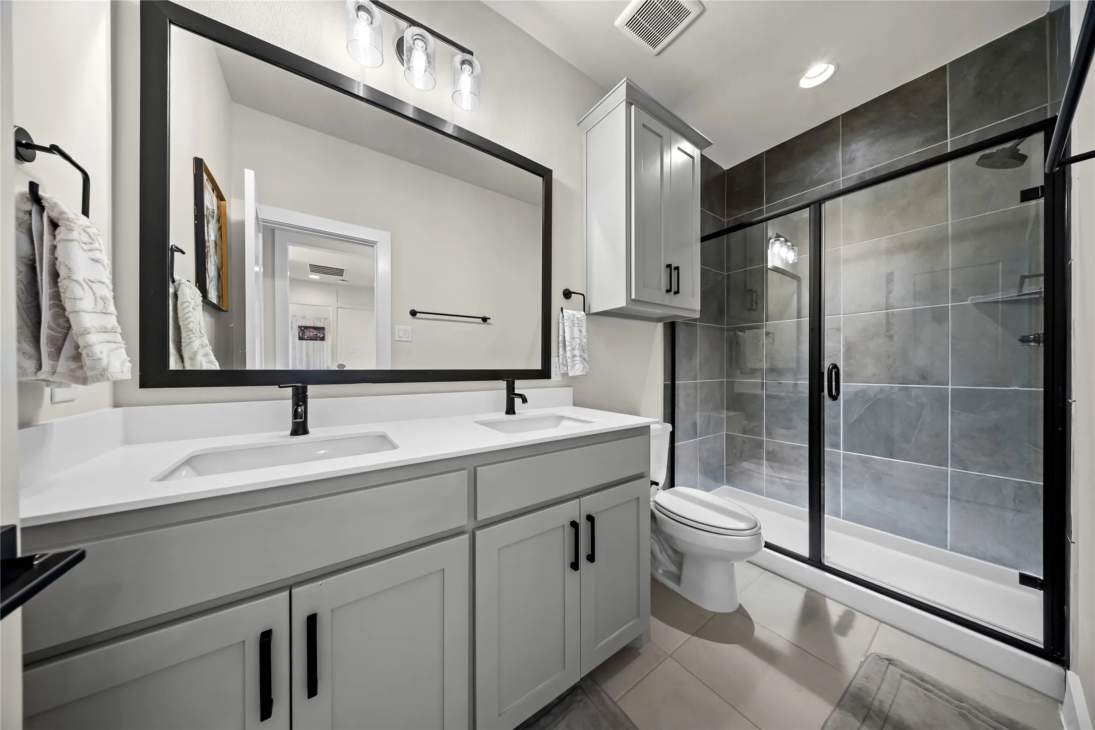 Dual vanity with undermount sinks and matte black fixtures