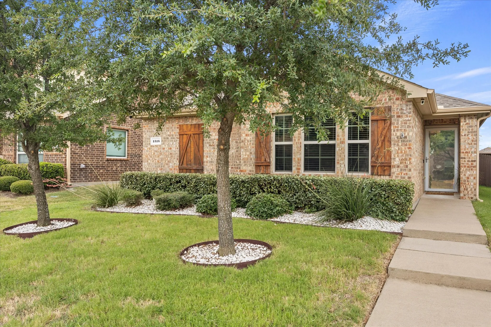 Single Family Residence For Sale in Hunt County , 1316 Sweetgum Drive, Royse City, Texas 75189, 3 Bedroom, 2 Bathroom, 2 Garage spaces, 1,419 Sqft, built in 2014, mls#21369942, Real Estate Agent in Royse City, Homes For Sale in Hunt county, Homes For Sale in Royse City, Realtor in Royse City Texas, Real Estate Brokerage Independent Realty Texas, Luminita Cordes Realtor