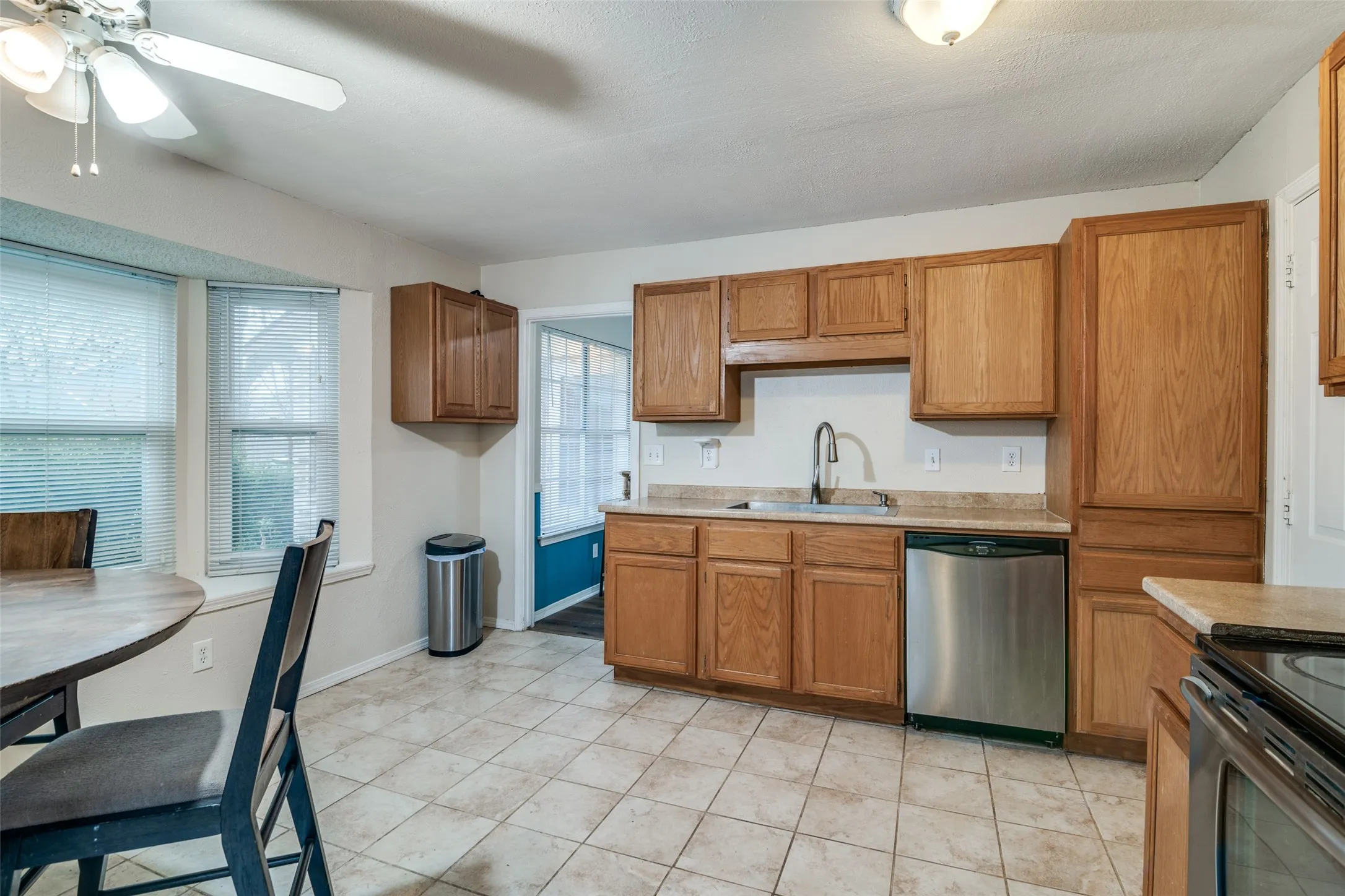 Single Family Residence For Rent in Dallas County , 4021 Bond Street, Rowlett, Texas 75088, 3 Bedroom, 3 Bathroom, 2 Garage spaces, 1,814 Sqft, built in 1985, mls#21370092, Real Estate Agent in Rowlett, Homes For Rent in Dallas county, Homes For Rent in Rowlett, Realtor in Rowlett Texas, Real Estate Brokerage Independent Realty Texas, Luminita Cordes Realtor