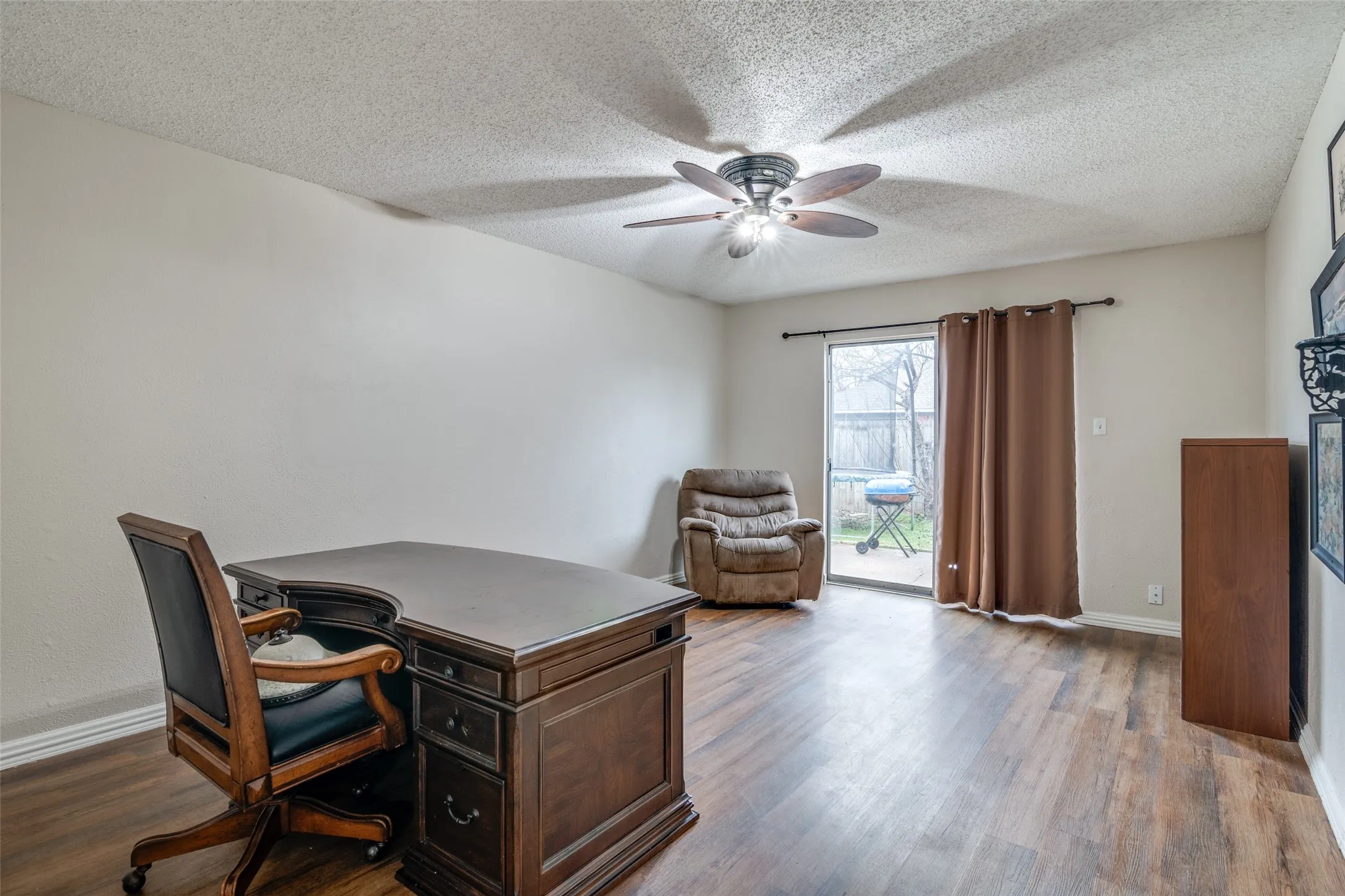 Single Family Residence For Rent in Dallas County , 4021 Bond Street, Rowlett, Texas 75088, 3 Bedroom, 3 Bathroom, 2 Garage spaces, 1,814 Sqft, built in 1985, mls#21370092, Real Estate Agent in Rowlett, Homes For Rent in Dallas county, Homes For Rent in Rowlett, Realtor in Rowlett Texas, Real Estate Brokerage Independent Realty Texas, Luminita Cordes Realtor