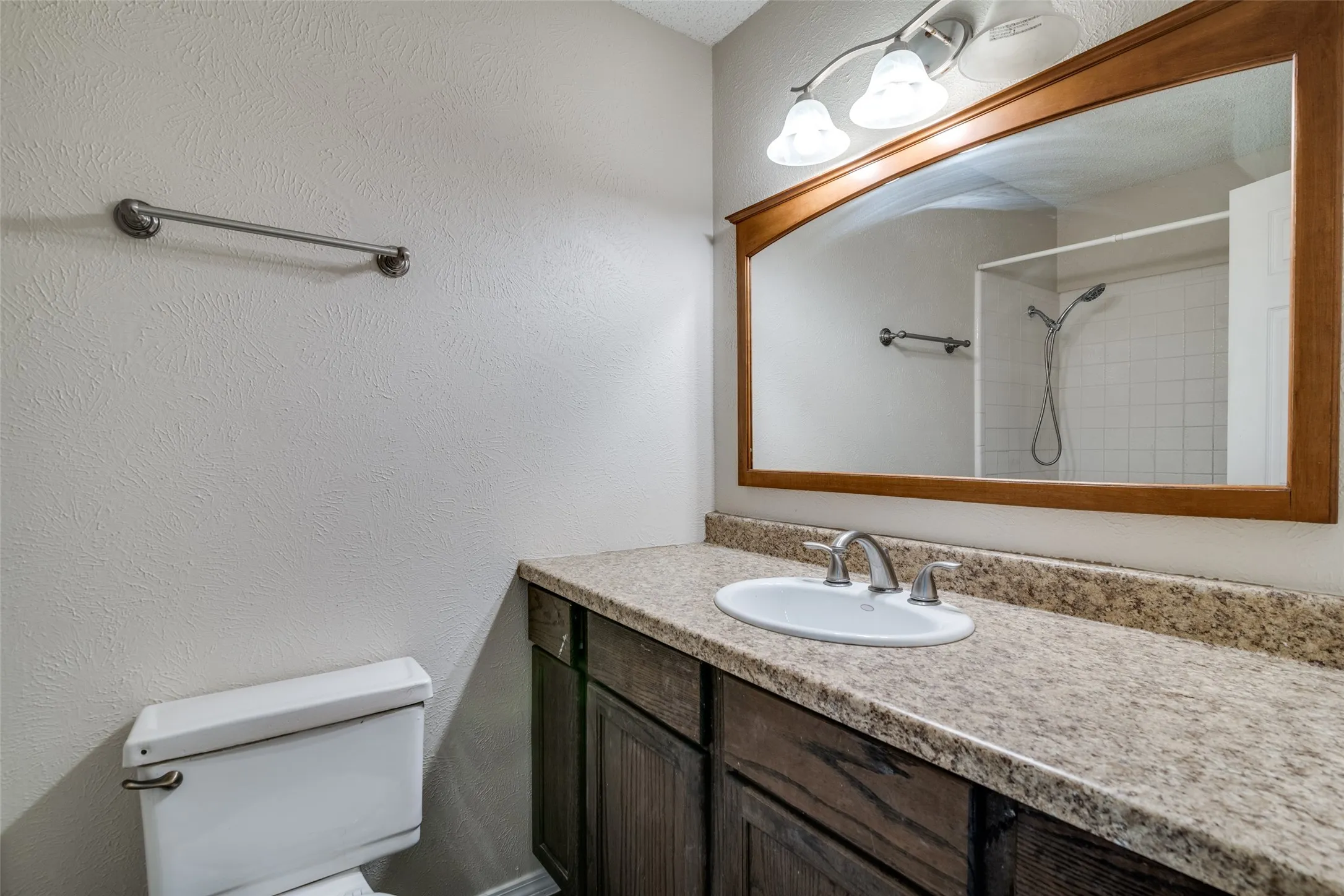 Single Family Residence For Rent in Dallas County , 4021 Bond Street, Rowlett, Texas 75088, 3 Bedroom, 3 Bathroom, 2 Garage spaces, 1,814 Sqft, built in 1985, mls#21370092, Real Estate Agent in Rowlett, Homes For Rent in Dallas county, Homes For Rent in Rowlett, Realtor in Rowlett Texas, Real Estate Brokerage Independent Realty Texas, Luminita Cordes Realtor