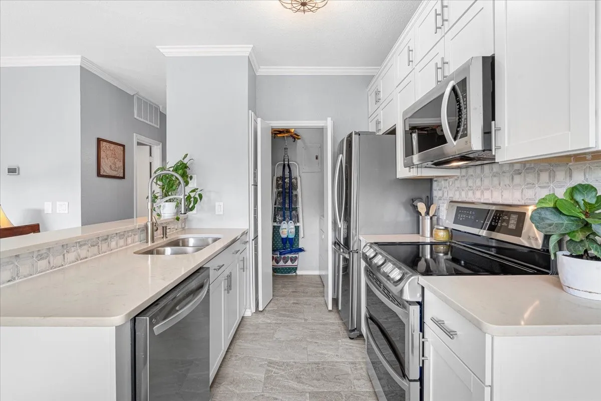 Condominium For Sale in Dallas County , 7340 Skillman Street 1119, Dallas, Texas 75231, 2 Bedroom, 2 Bathroom, Garage spaces, 882 Sqft, built in 1983, mls#21367365, Real Estate Agent in Dallas, Homes For Sale in Dallas county, Homes For Sale in Dallas, Realtor in Dallas Texas, Real Estate Brokerage Independent Realty Texas, Luminita Cordes Realtor