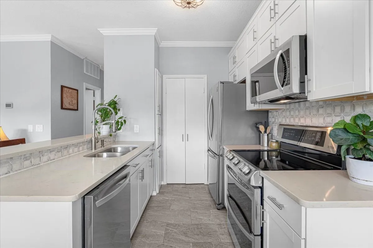 Condominium For Sale in Dallas County , 7340 Skillman Street 1119, Dallas, Texas 75231, 2 Bedroom, 2 Bathroom, Garage spaces, 882 Sqft, built in 1983, mls#21367365, Real Estate Agent in Dallas, Homes For Sale in Dallas county, Homes For Sale in Dallas, Realtor in Dallas Texas, Real Estate Brokerage Independent Realty Texas, Luminita Cordes Realtor