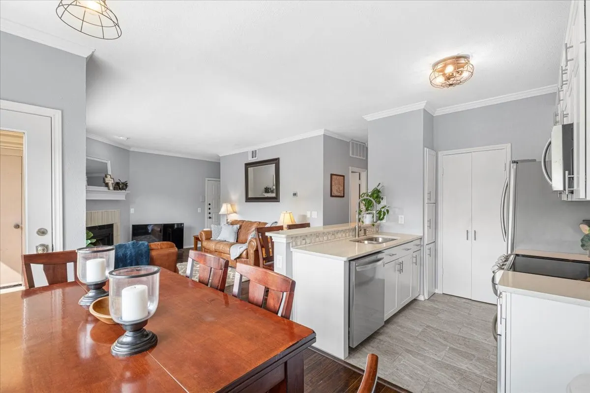 Condominium For Sale in Dallas County , 7340 Skillman Street 1119, Dallas, Texas 75231, 2 Bedroom, 2 Bathroom, Garage spaces, 882 Sqft, built in 1983, mls#21367365, Real Estate Agent in Dallas, Homes For Sale in Dallas county, Homes For Sale in Dallas, Realtor in Dallas Texas, Real Estate Brokerage Independent Realty Texas, Luminita Cordes Realtor