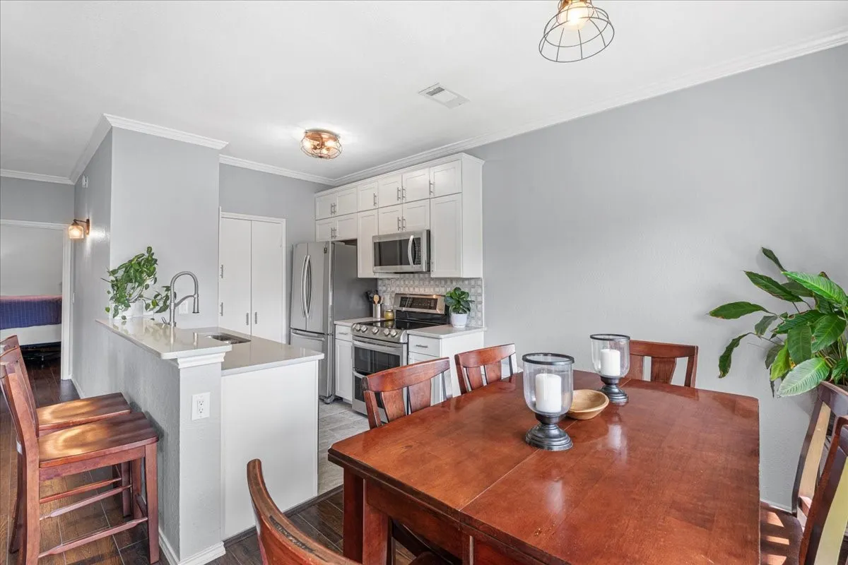 Condominium For Sale in Dallas County , 7340 Skillman Street 1119, Dallas, Texas 75231, 2 Bedroom, 2 Bathroom, Garage spaces, 882 Sqft, built in 1983, mls#21367365, Real Estate Agent in Dallas, Homes For Sale in Dallas county, Homes For Sale in Dallas, Realtor in Dallas Texas, Real Estate Brokerage Independent Realty Texas, Luminita Cordes Realtor