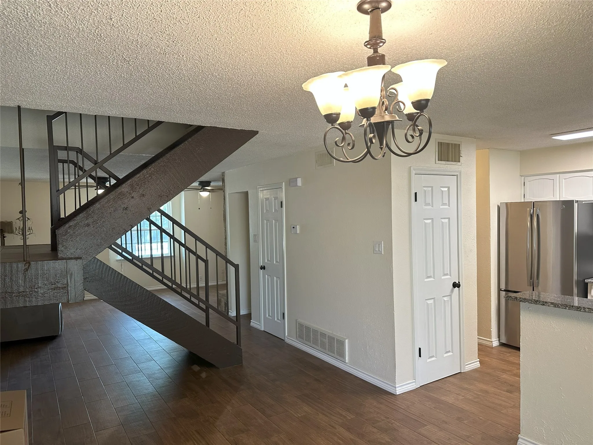 Duplex For Rent in Hood County , 204 E Rucker Street, Granbury, Texas 76048, 2 Bedroom, 3 Bathroom, Garage spaces, 1,508 Sqft, built in 1977, mls#21369254, Real Estate Agent in Granbury, Homes For Rent in Hood county, Homes For Rent in Granbury, Realtor in Granbury Texas, Real Estate Brokerage Independent Realty Texas, Luminita Cordes Realtor