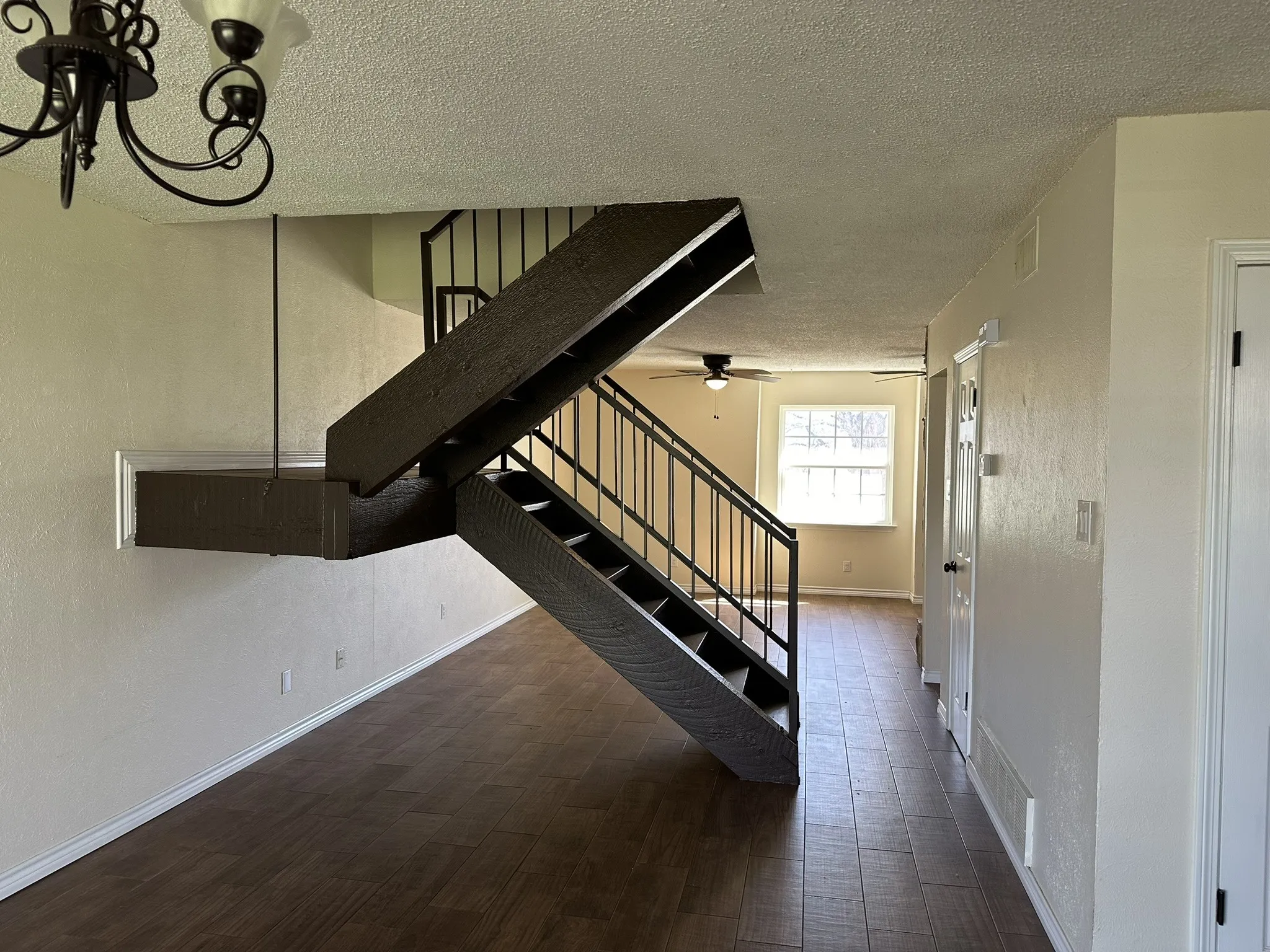 Duplex For Rent in Hood County , 204 E Rucker Street, Granbury, Texas 76048, 2 Bedroom, 3 Bathroom, Garage spaces, 1,508 Sqft, built in 1977, mls#21369254, Real Estate Agent in Granbury, Homes For Rent in Hood county, Homes For Rent in Granbury, Realtor in Granbury Texas, Real Estate Brokerage Independent Realty Texas, Luminita Cordes Realtor